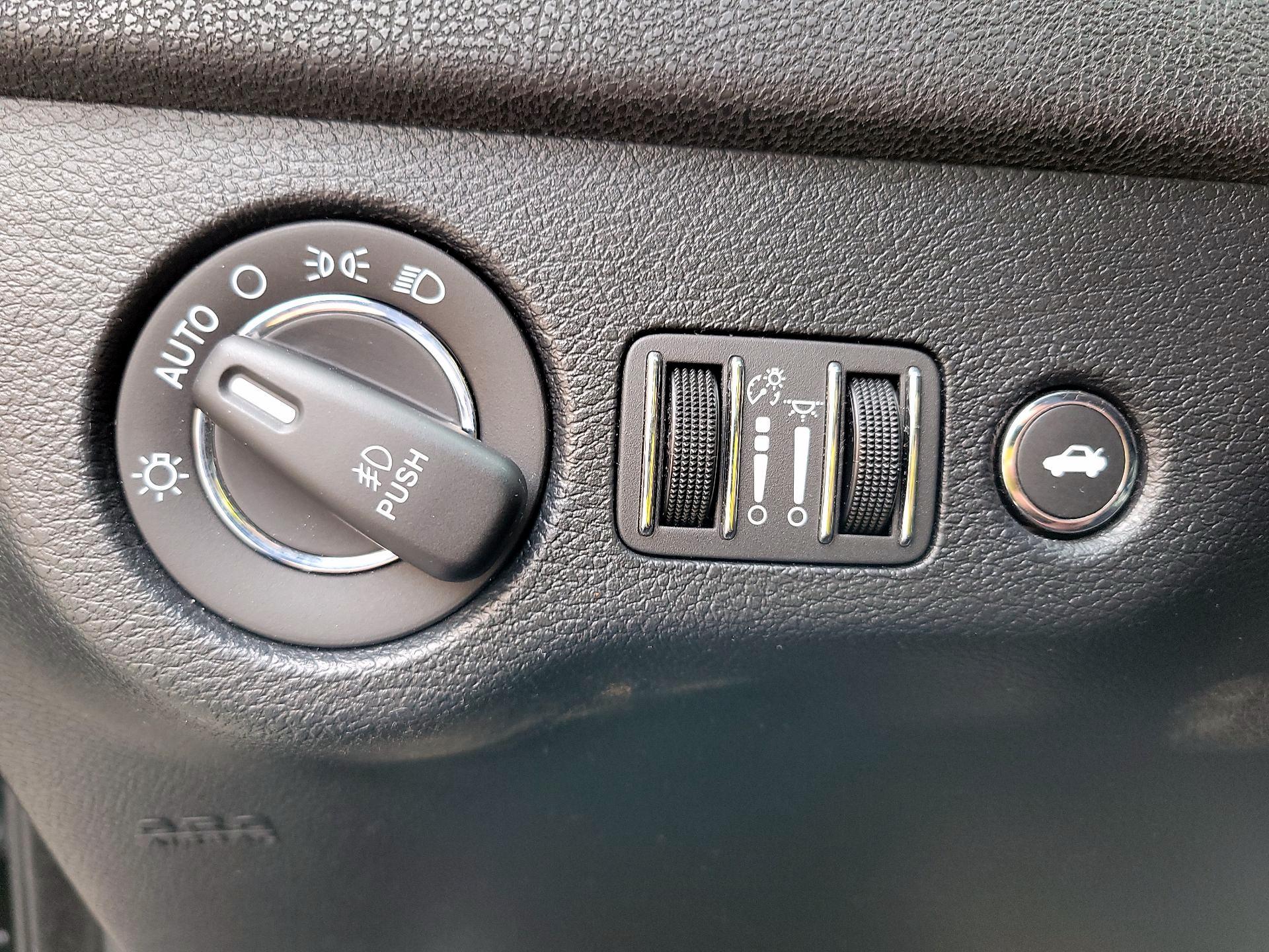 Thumbnail: 2018 Chrysler 300 - 11