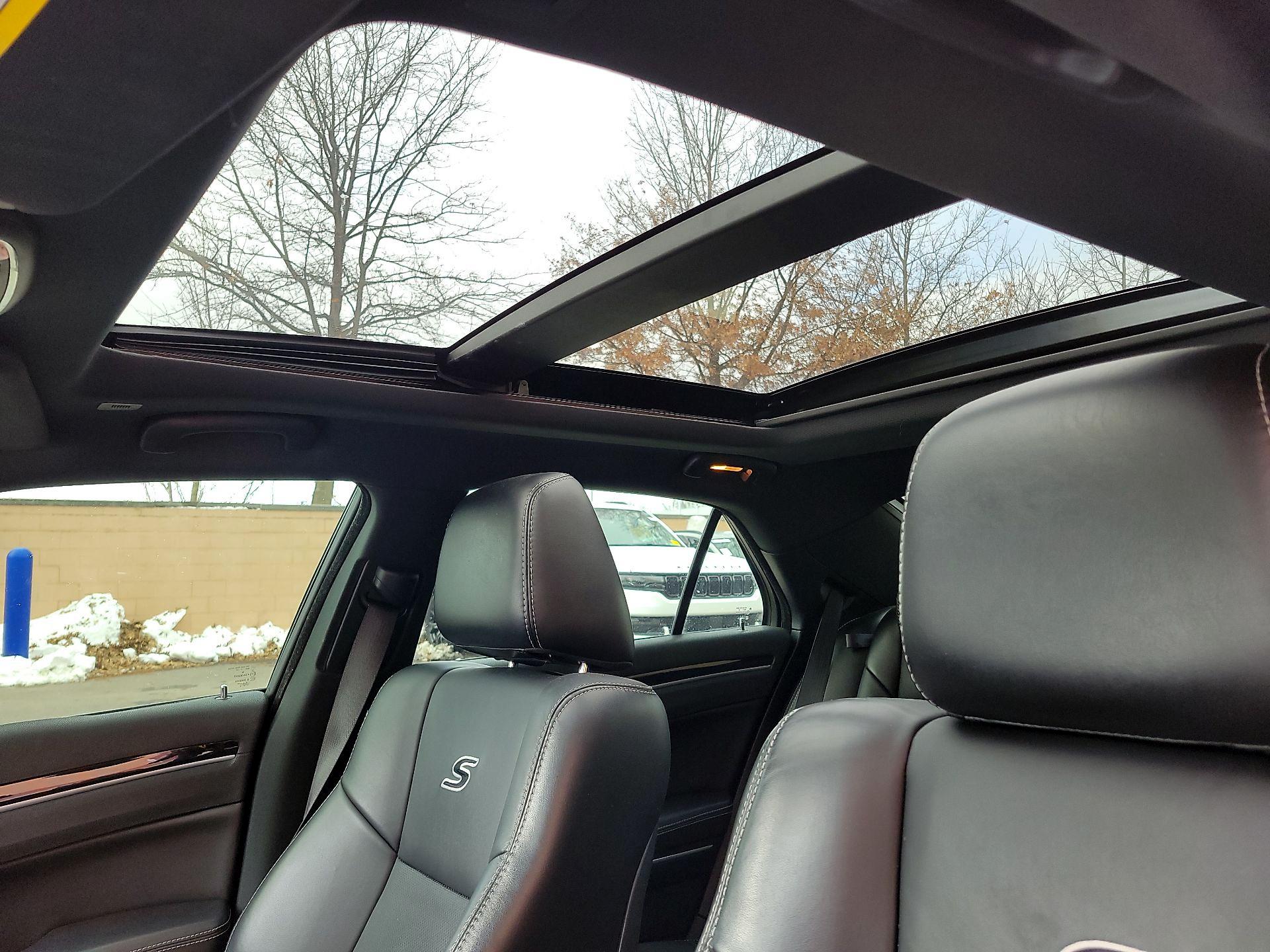 Thumbnail: 2018 Chrysler 300 - 18