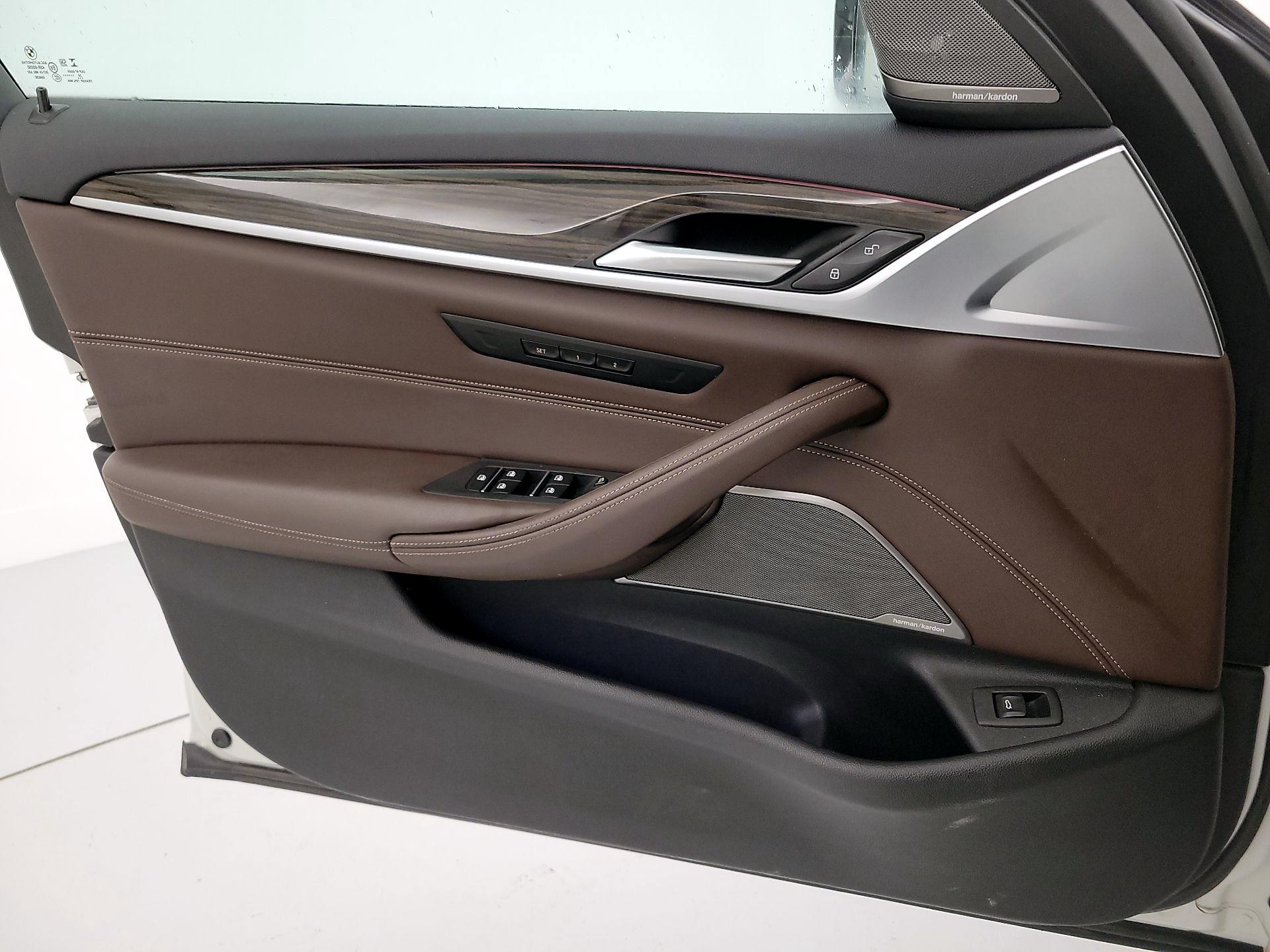 Thumbnail: 2021 BMW 5 Series - 12