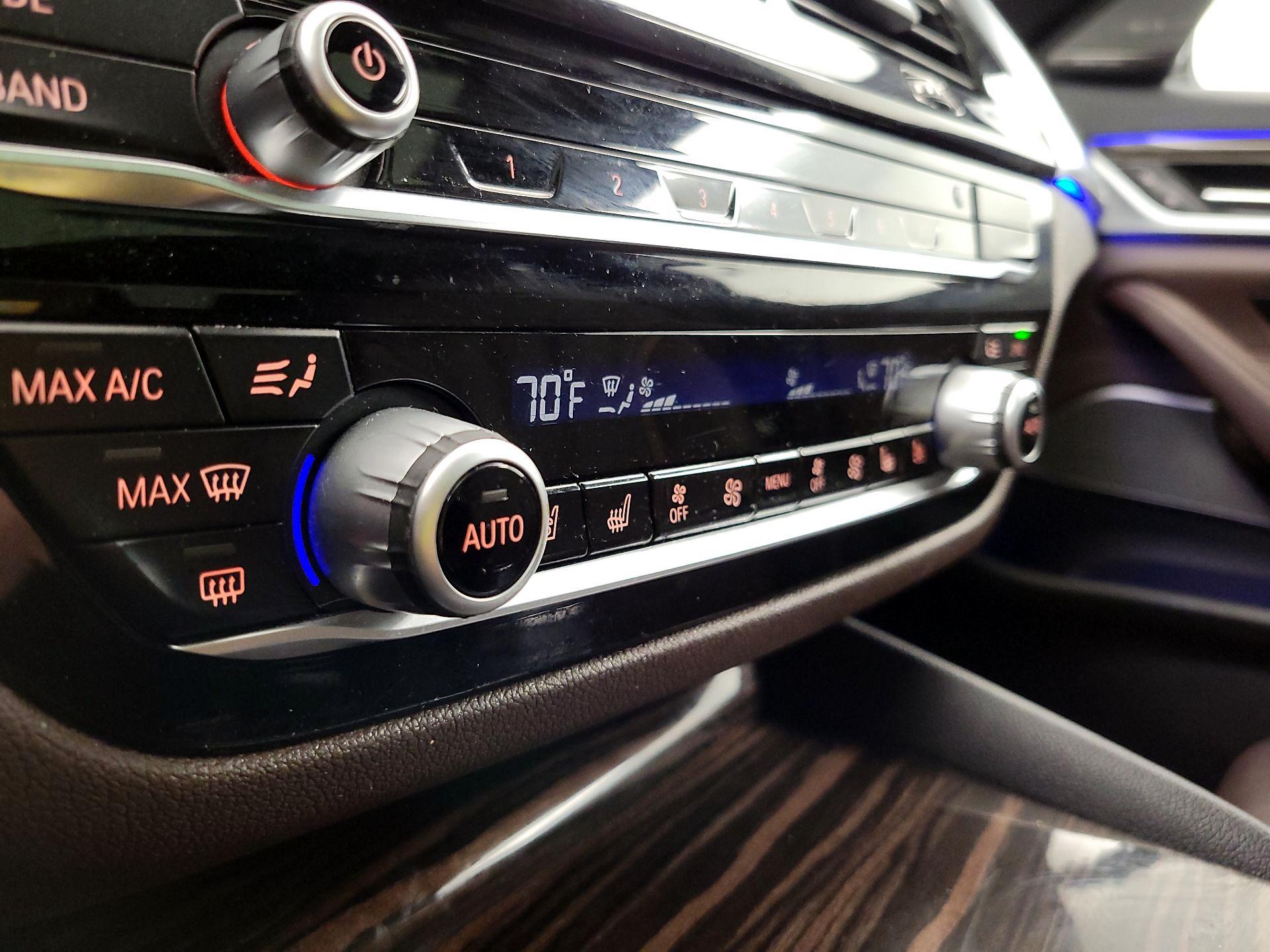 Thumbnail: 2021 BMW 5 Series - 17