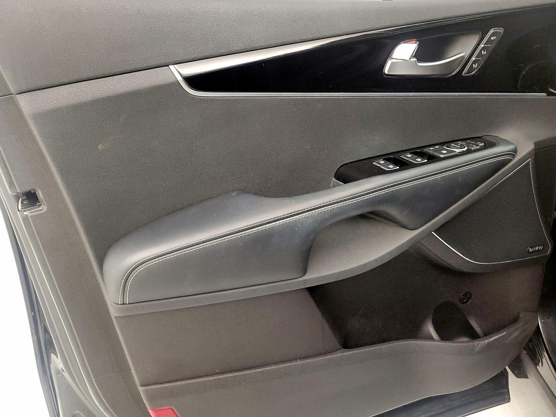 Thumbnail: 2016 Kia Sorento - 12