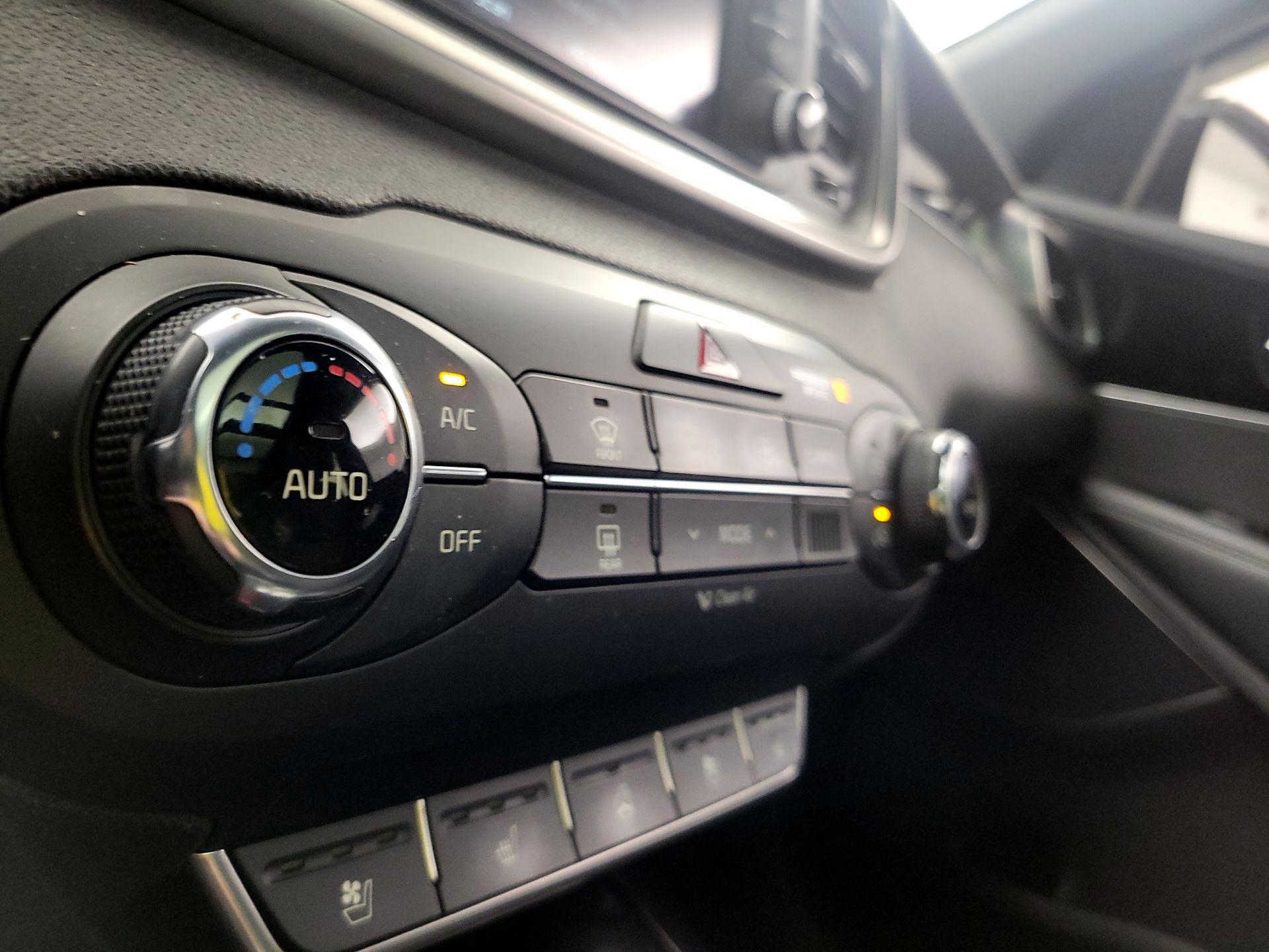 Thumbnail: 2016 Kia Sorento - 17