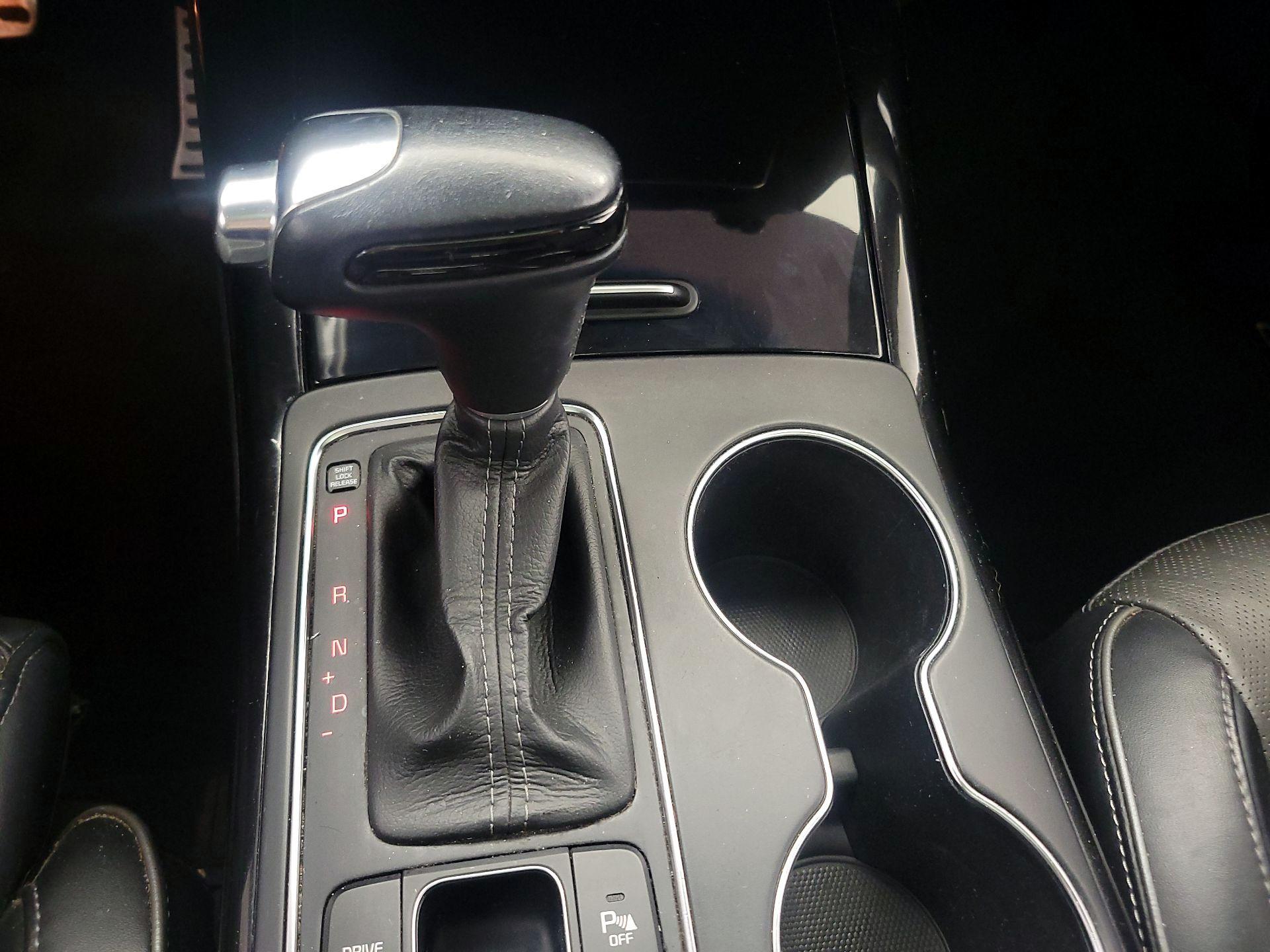 Thumbnail: 2016 Kia Sorento - 18