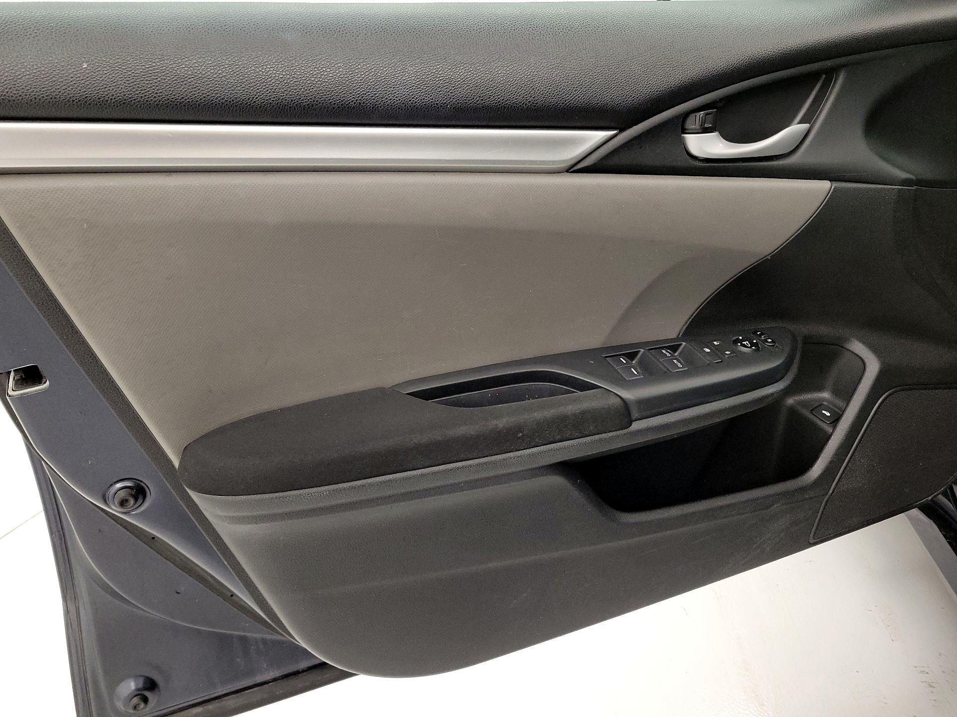 Thumbnail: 2016 Honda Civic - 12