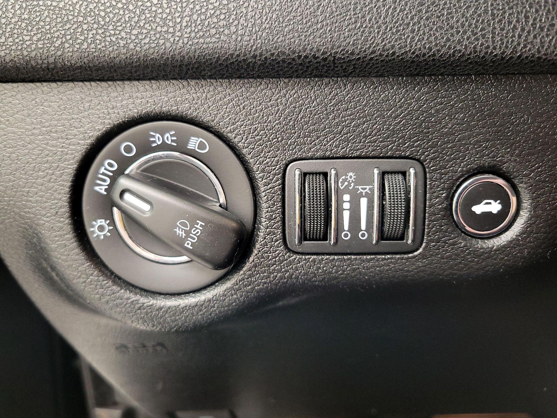 Thumbnail: 2023 Chrysler 300 - 13