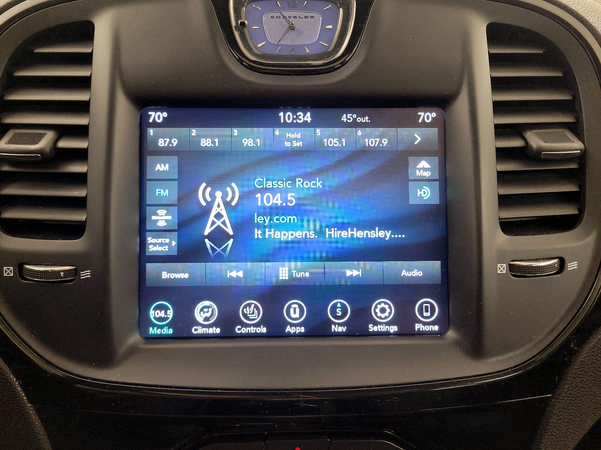 Thumbnail: 2023 Chrysler 300 - 16