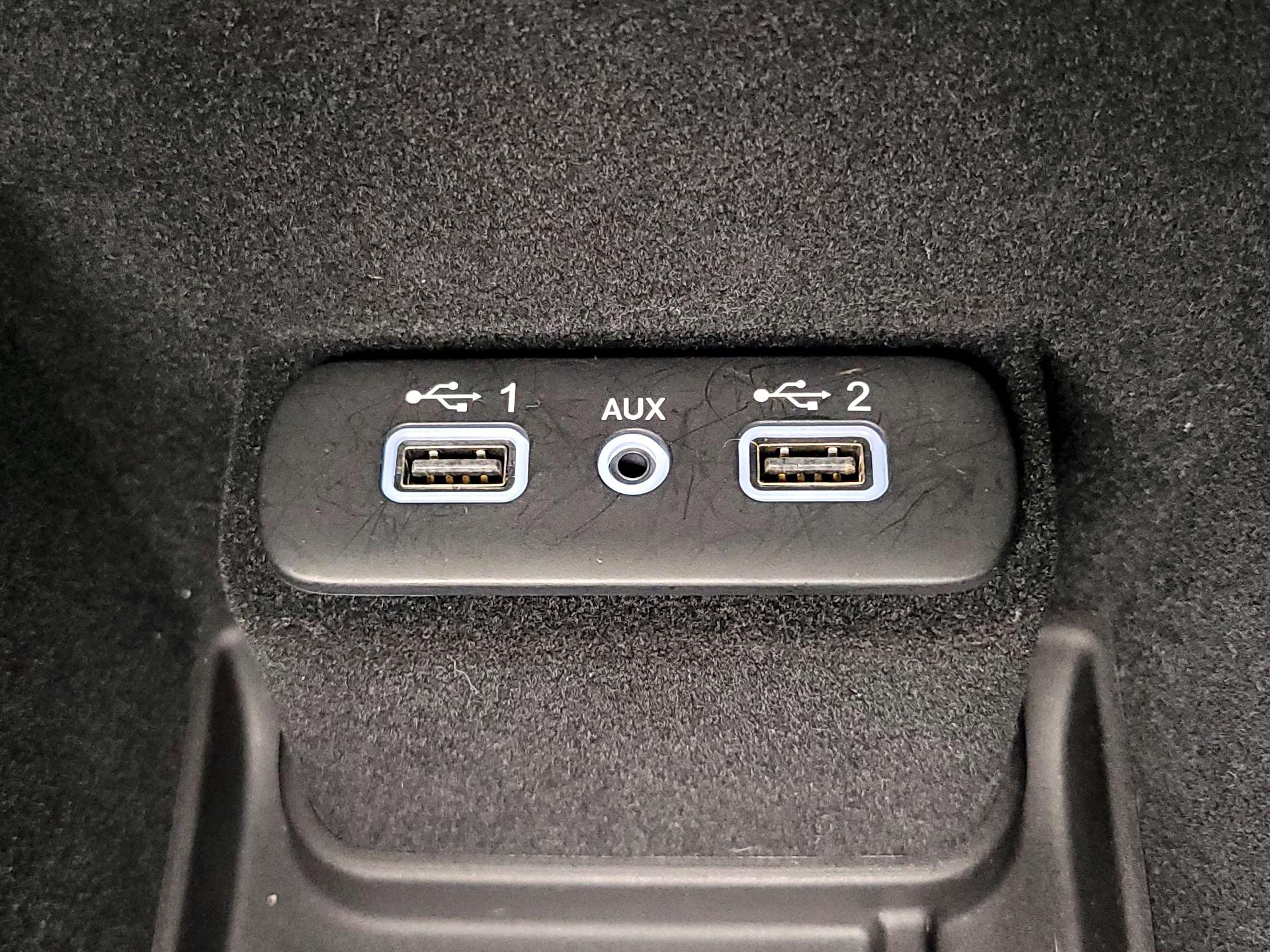 Thumbnail: 2023 Chrysler 300 - 19