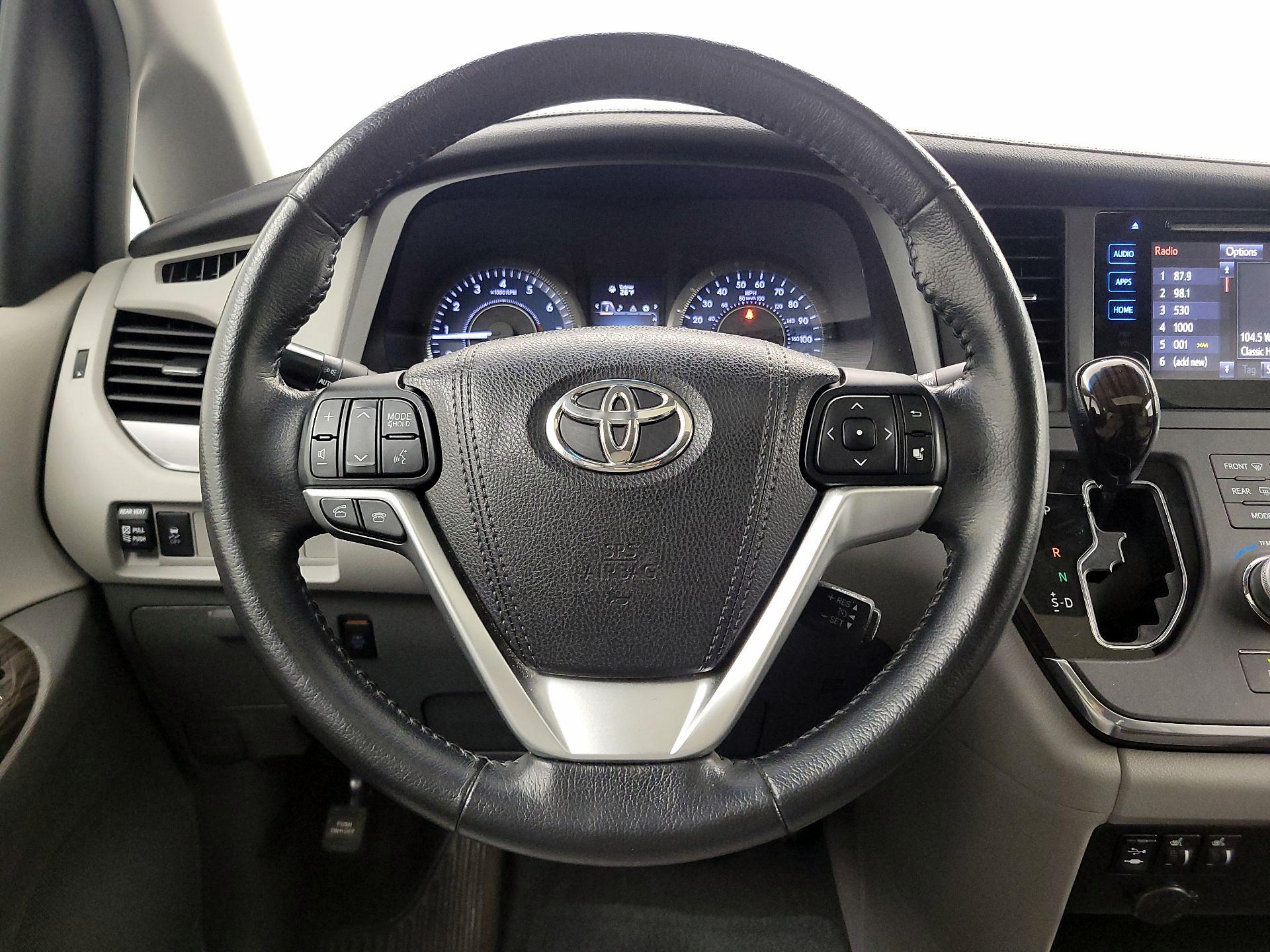 Thumbnail: 2015 Toyota Sienna - 10