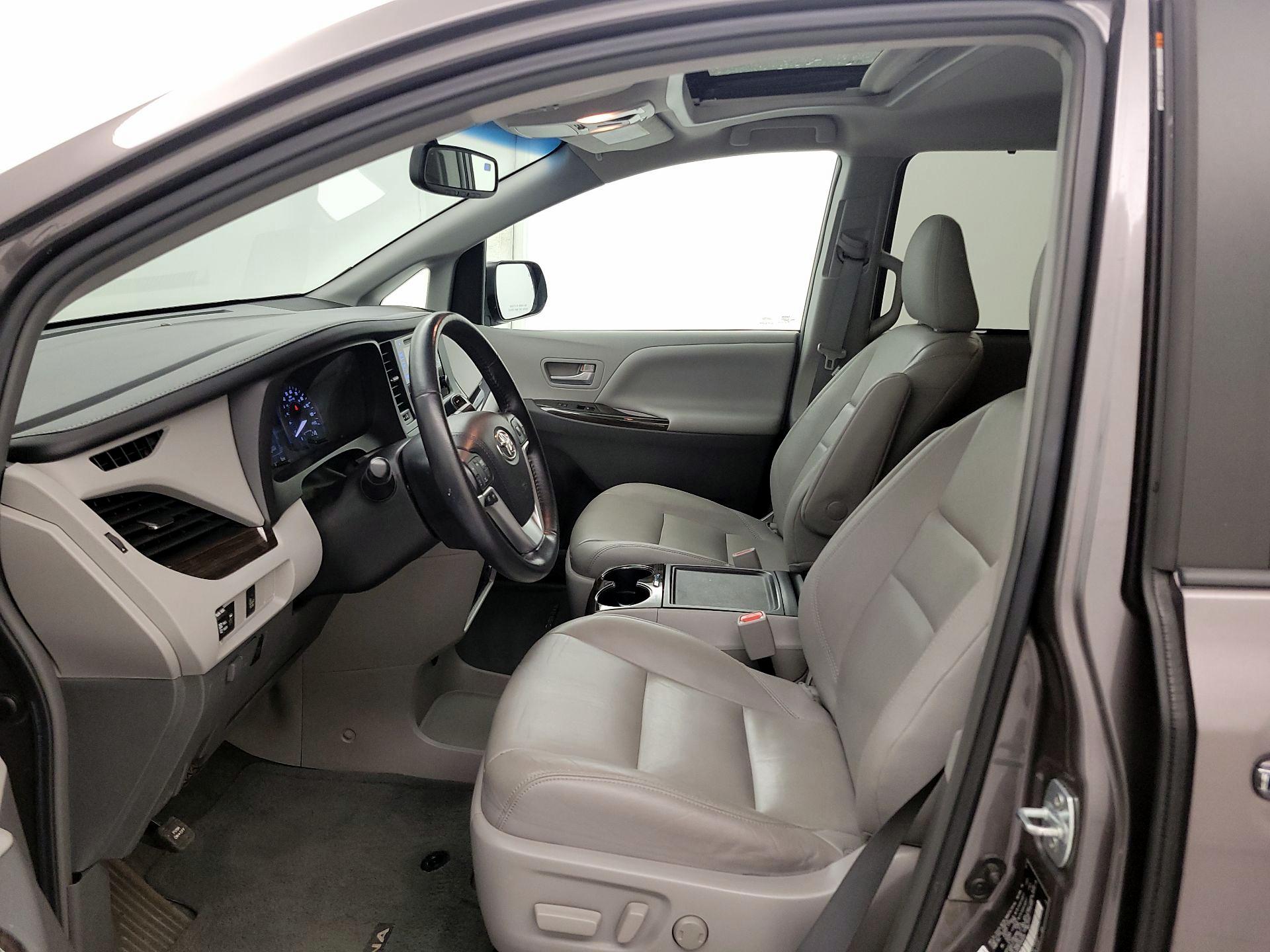 Thumbnail: 2015 Toyota Sienna - 11