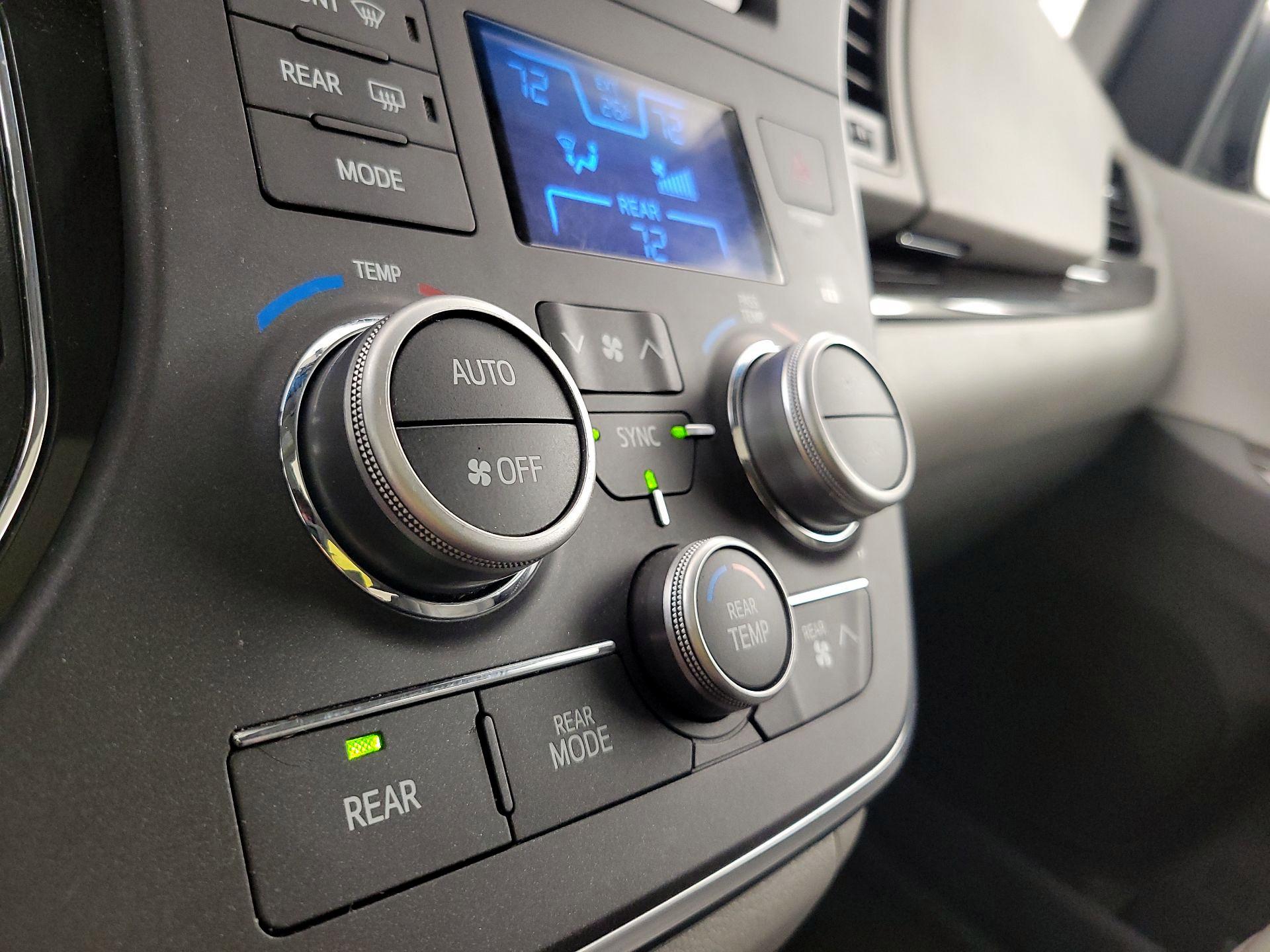 Thumbnail: 2015 Toyota Sienna - 16