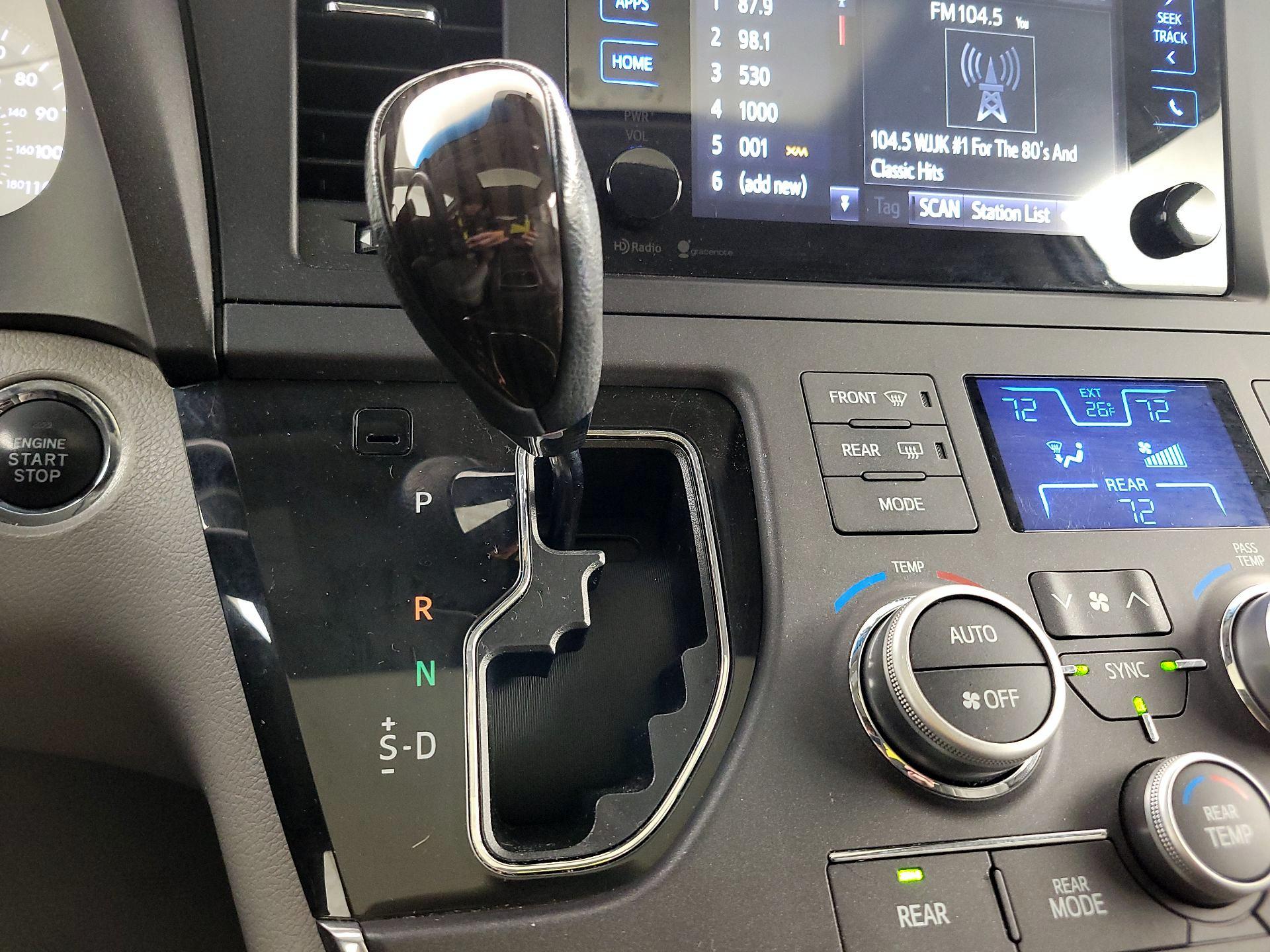 Thumbnail: 2015 Toyota Sienna - 17