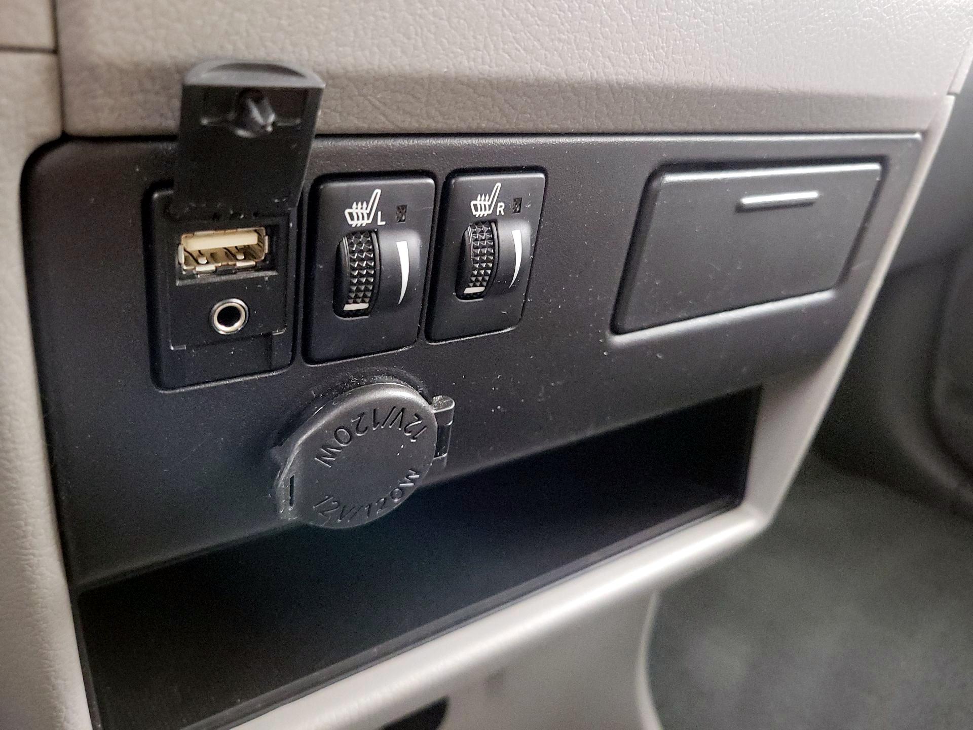 Thumbnail: 2015 Toyota Sienna - 18