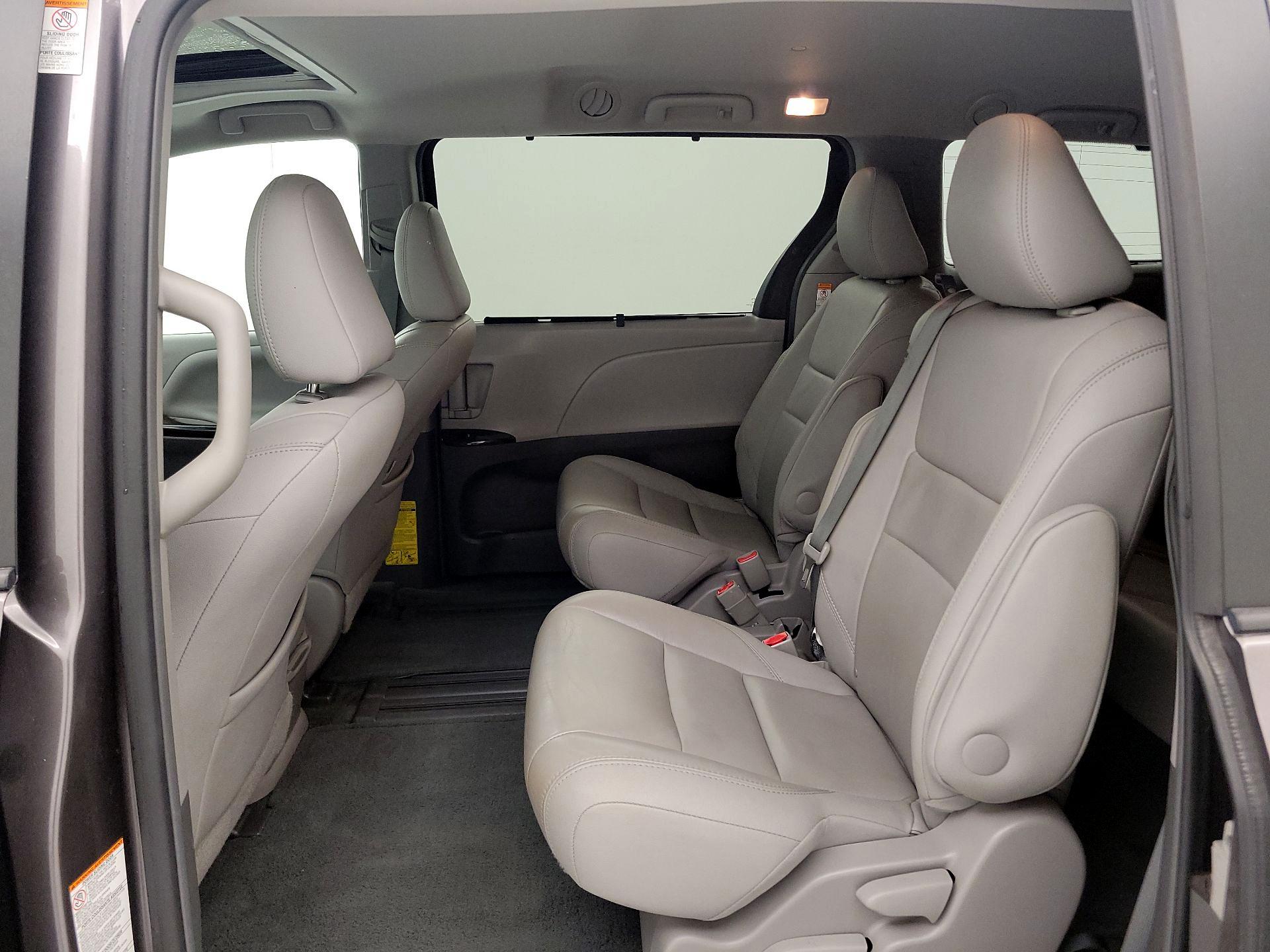 Thumbnail: 2015 Toyota Sienna - 20