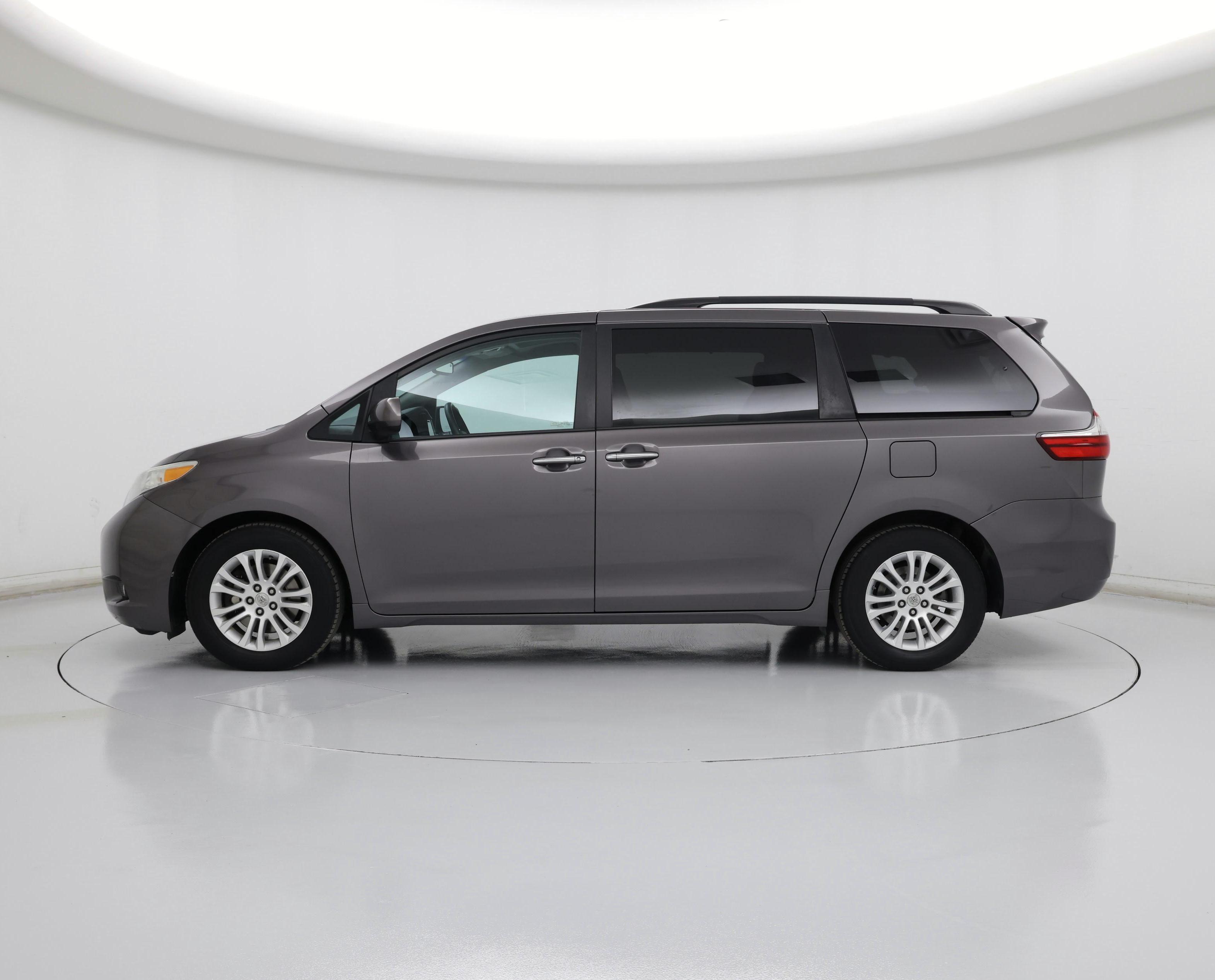 Thumbnail: 2015 Toyota Sienna - 3