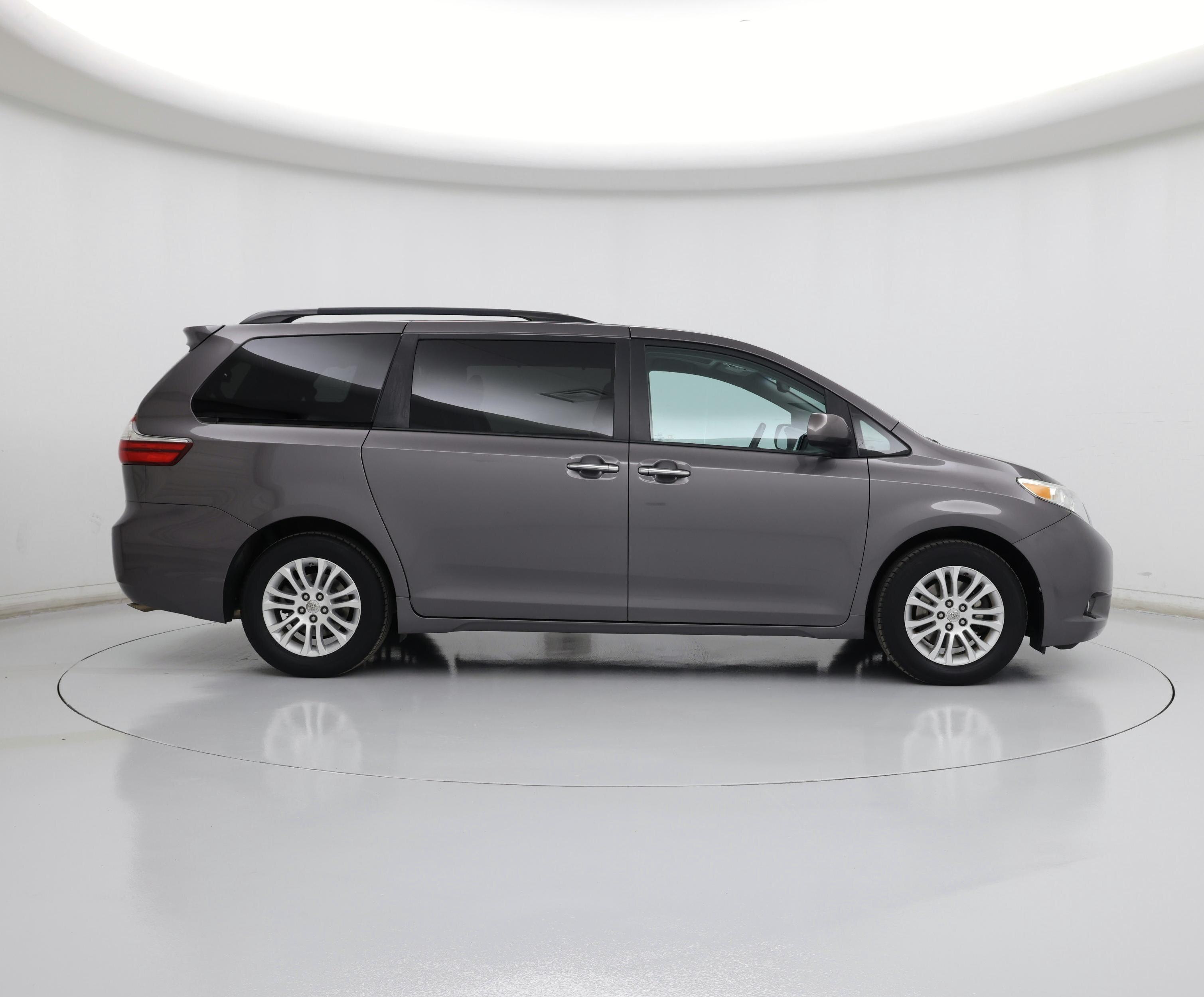Thumbnail: 2015 Toyota Sienna - 7