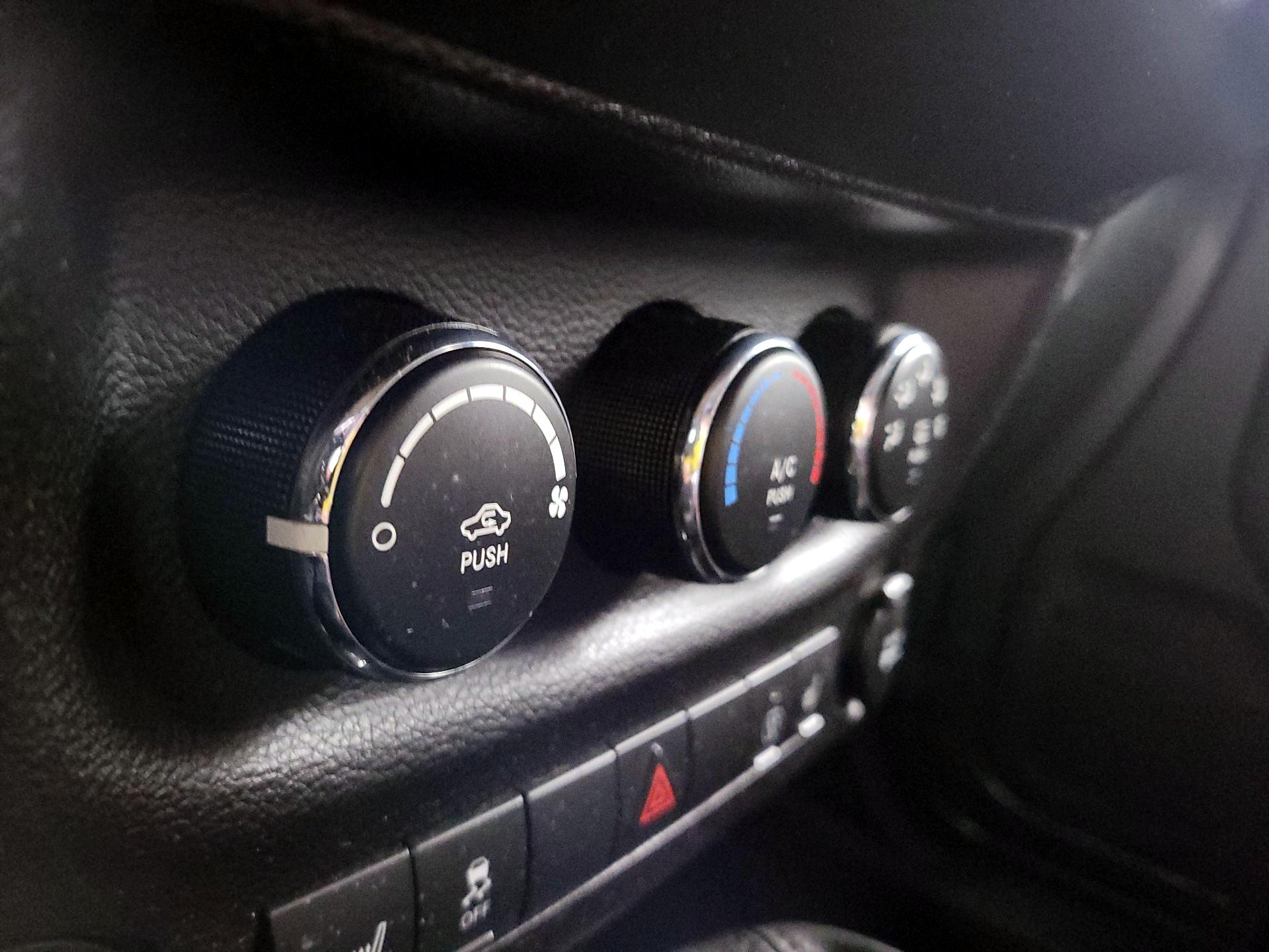 Thumbnail: 2018 Jeep Wrangler - 14