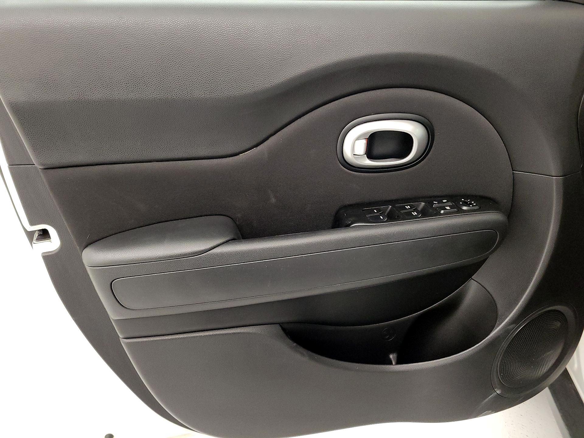 Thumbnail: 2016 Kia Soul - 12