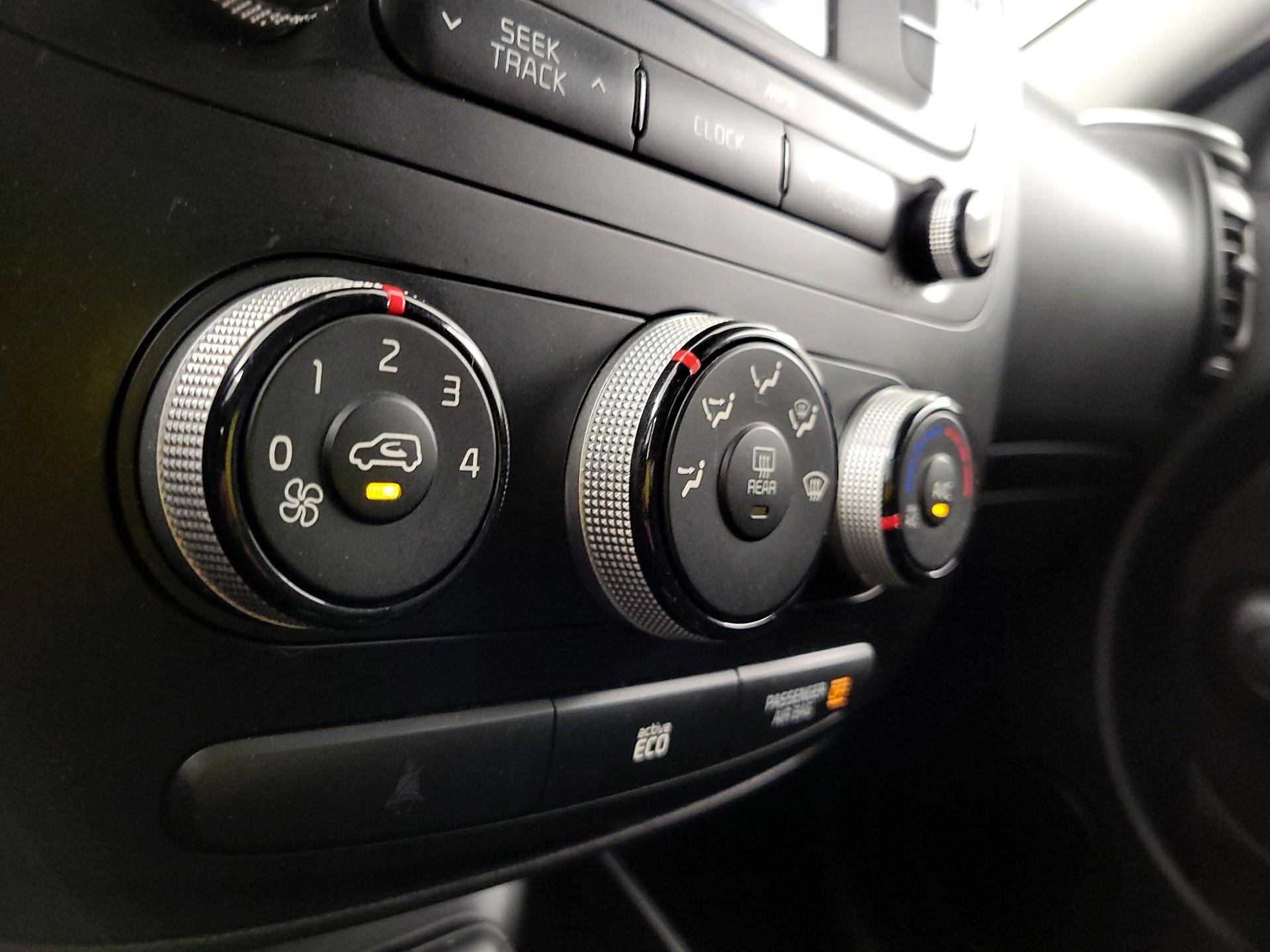 Thumbnail: 2016 Kia Soul - 16