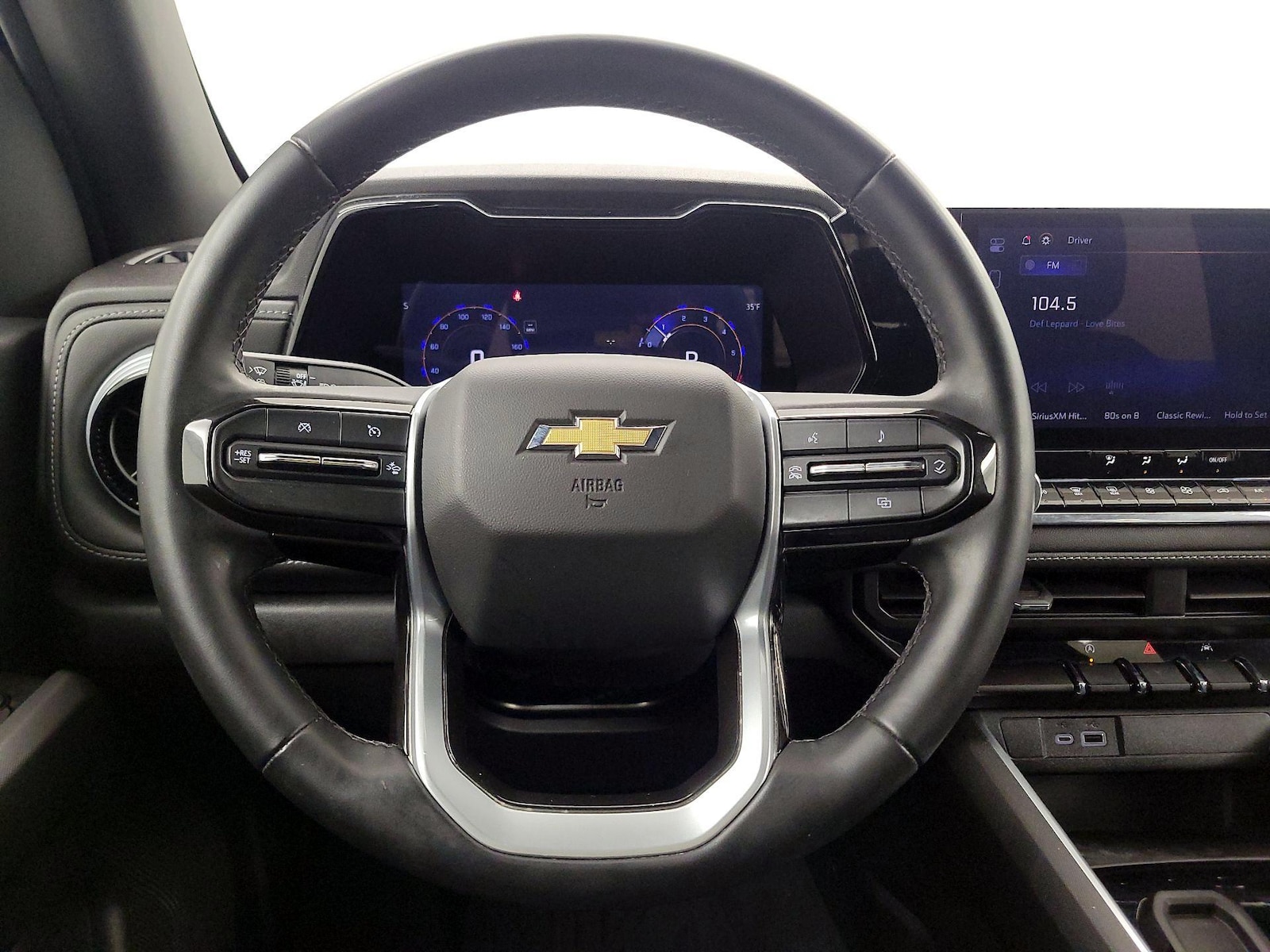 2024 Chevrolet Colorado LT - Photo 11