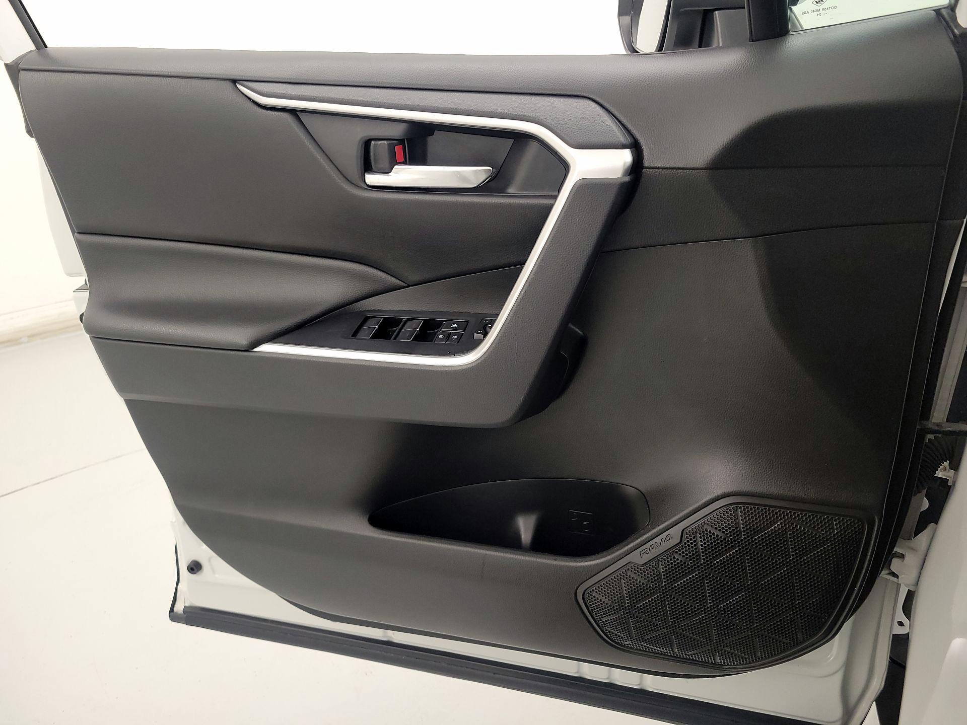 Thumbnail: 2022 Toyota RAV4 - 12