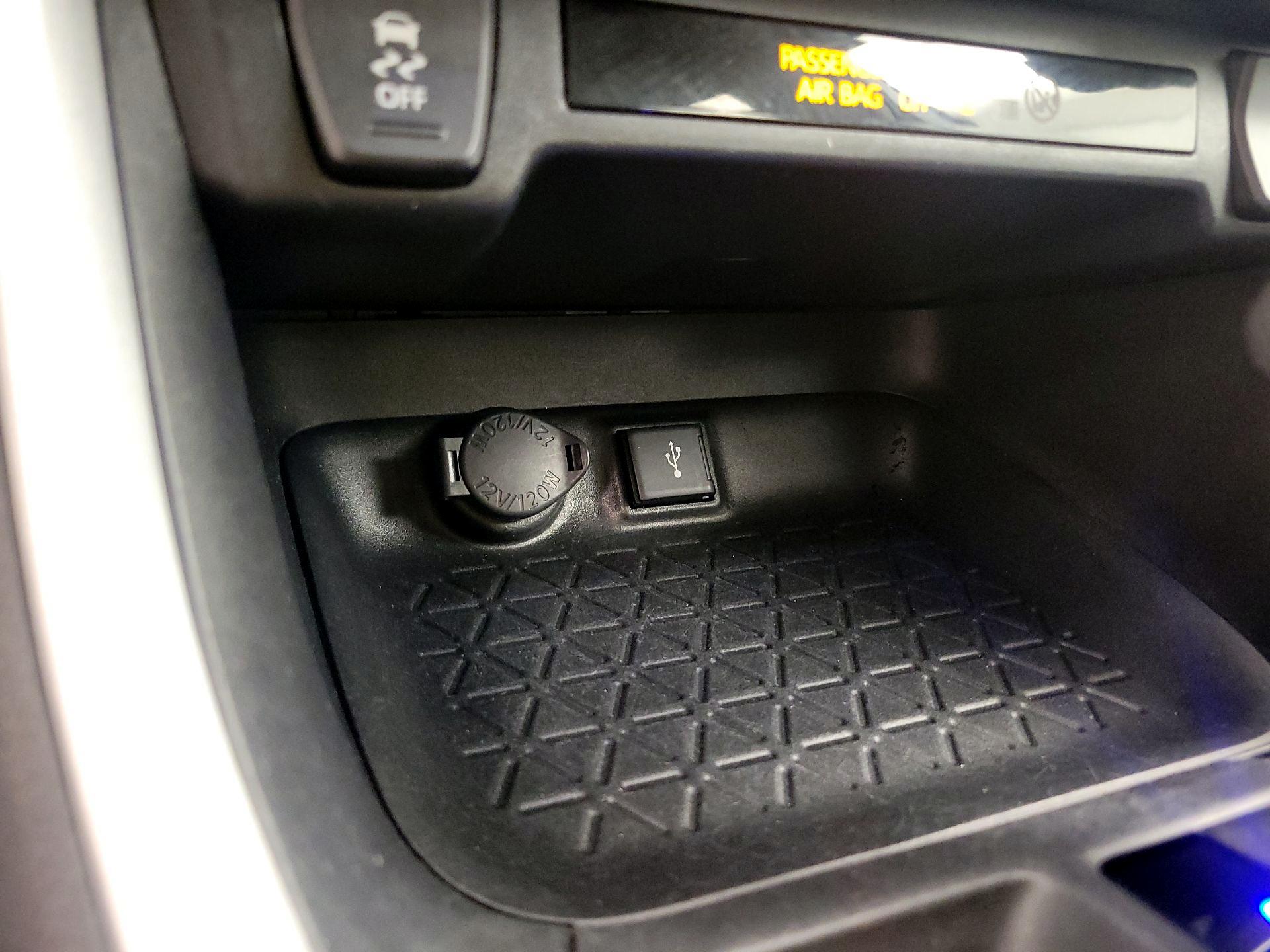 Thumbnail: 2022 Toyota RAV4 - 18