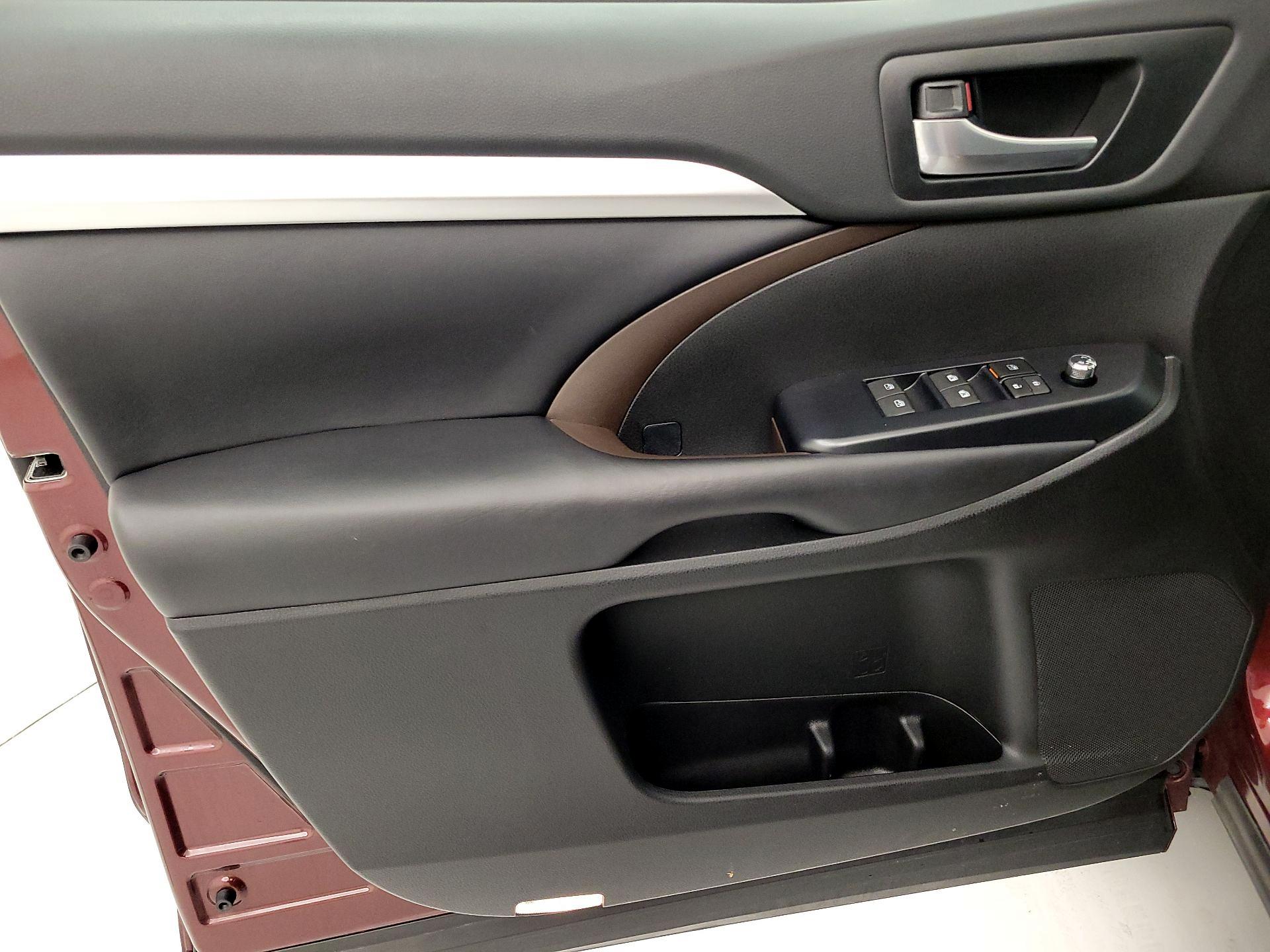 Thumbnail: 2018 Toyota Highlander - 12