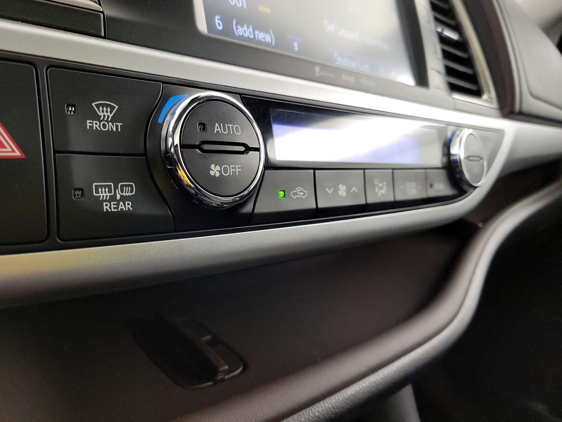 Thumbnail: 2018 Toyota Highlander - 16