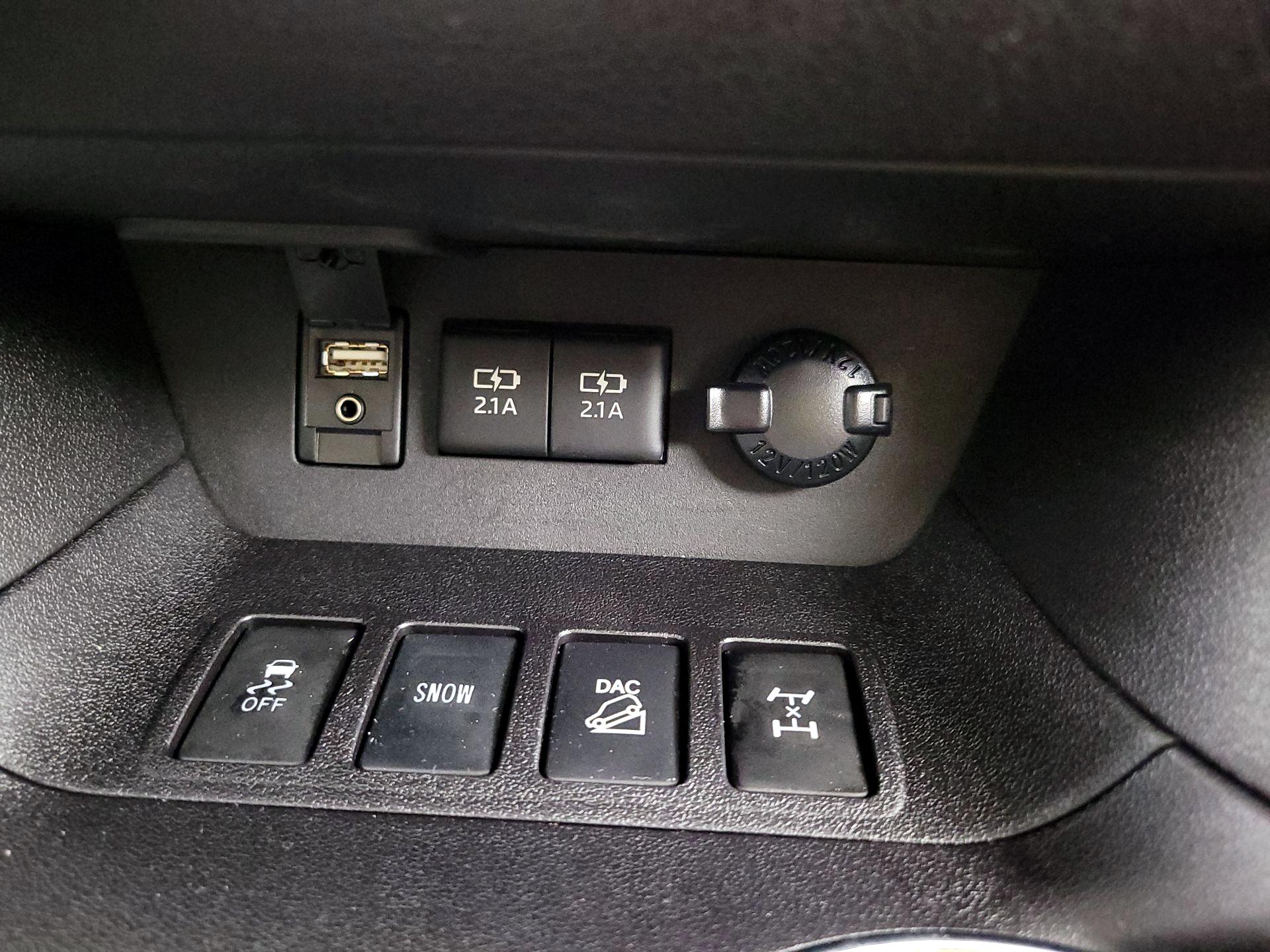 Thumbnail: 2018 Toyota Highlander - 18