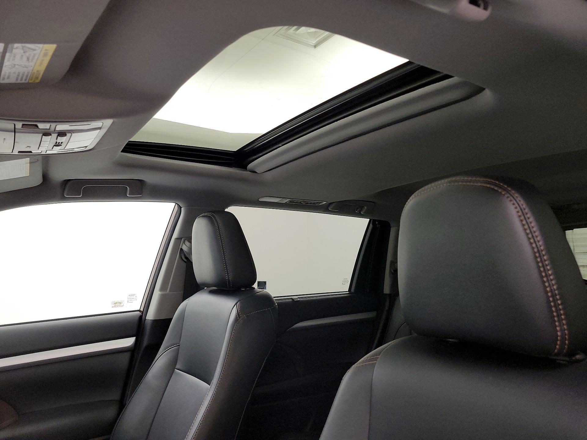 Thumbnail: 2018 Toyota Highlander - 19