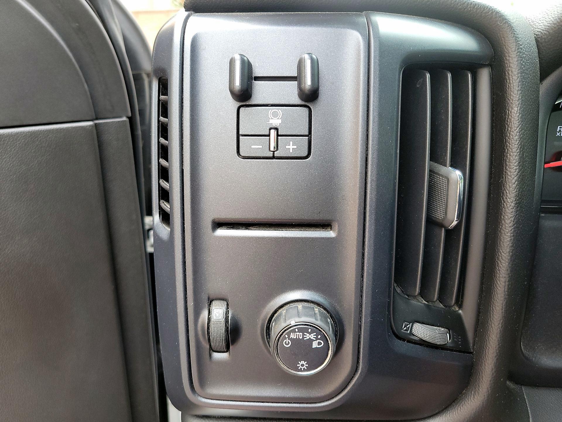 Thumbnail: 2017 Chevrolet Silverado 2500 - 11