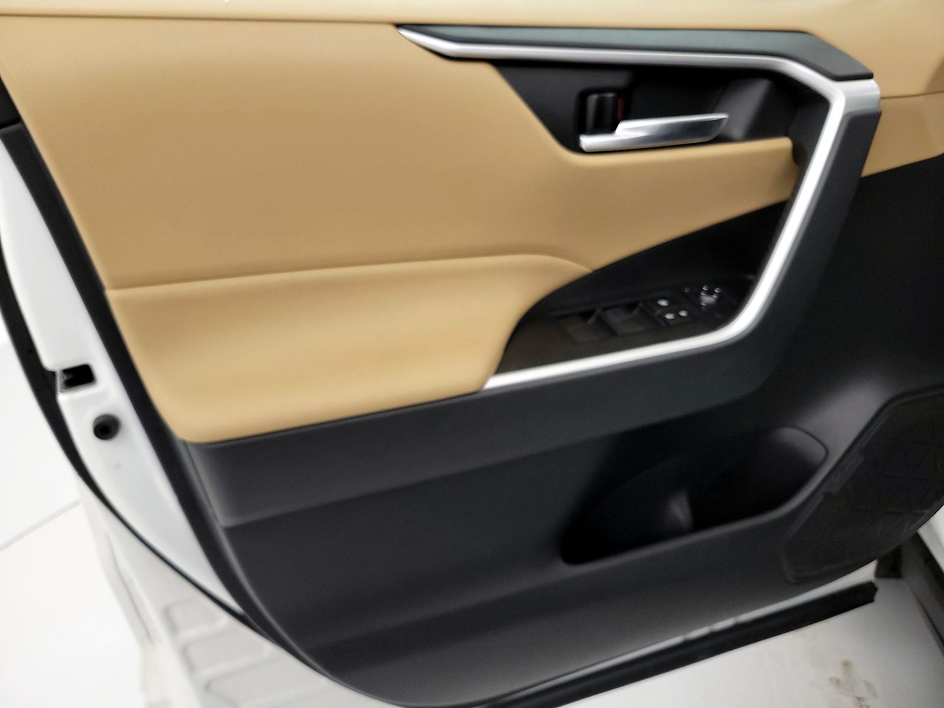 Thumbnail: 2021 Toyota RAV4 - 12