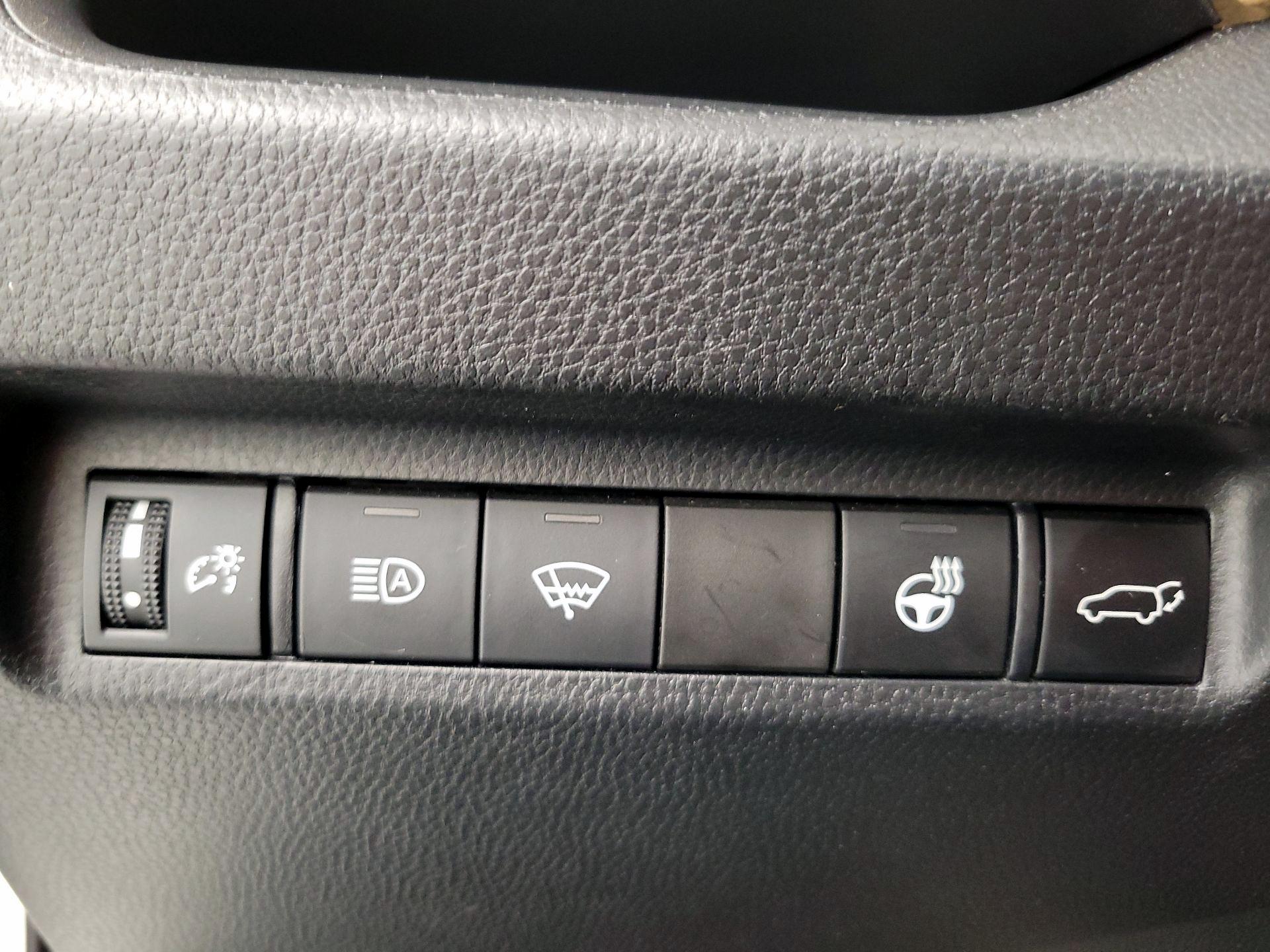 Thumbnail: 2021 Toyota RAV4 - 13