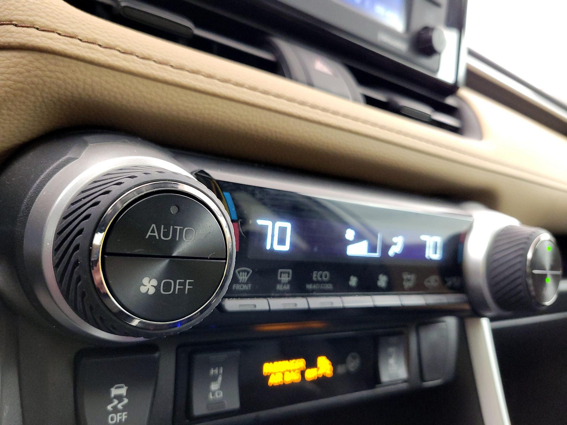 Thumbnail: 2021 Toyota RAV4 - 16