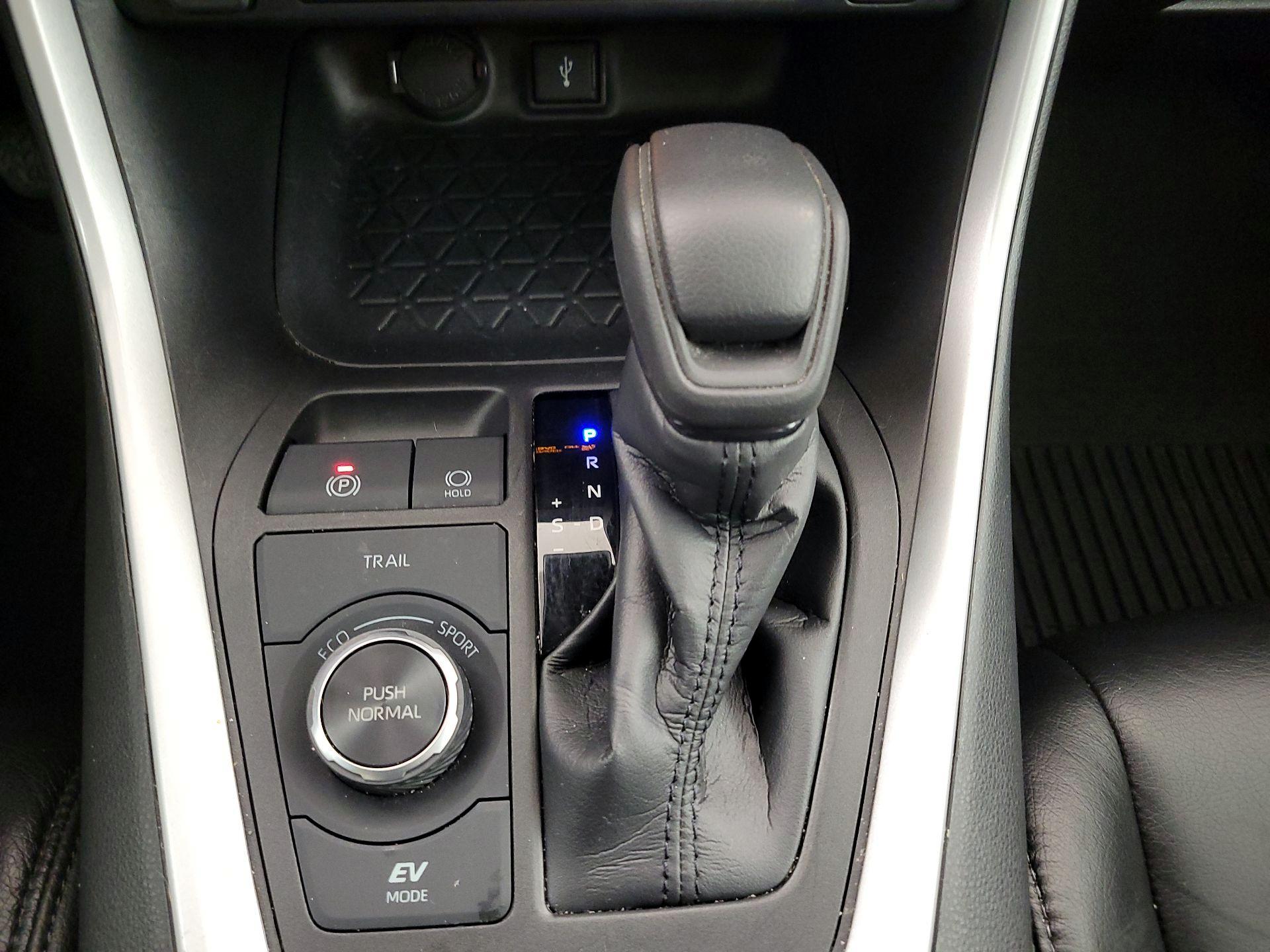 Thumbnail: 2021 Toyota RAV4 - 17