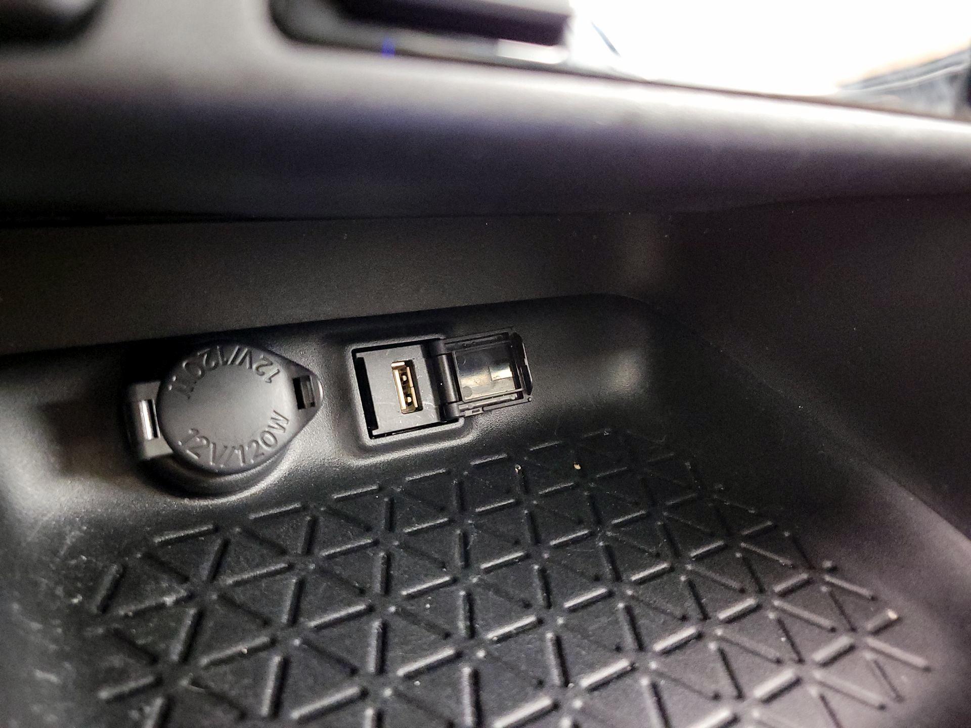 Thumbnail: 2021 Toyota RAV4 - 18