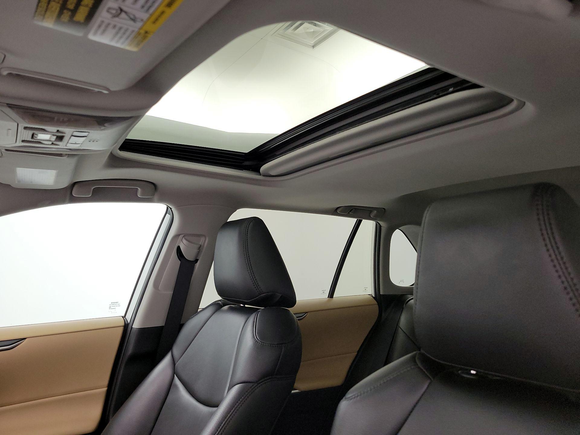 Thumbnail: 2021 Toyota RAV4 - 19