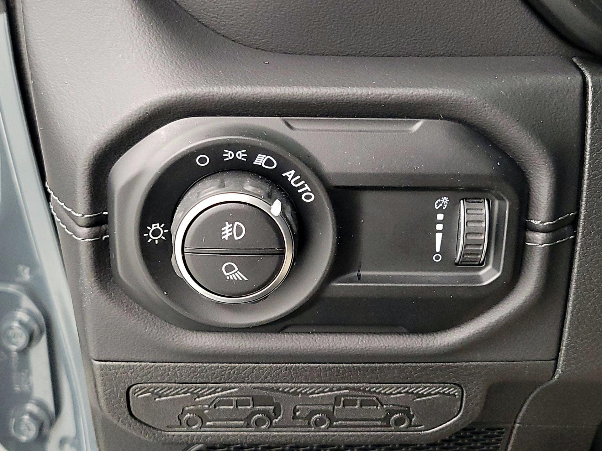 Thumbnail: 2025 Jeep Gladiator - 13