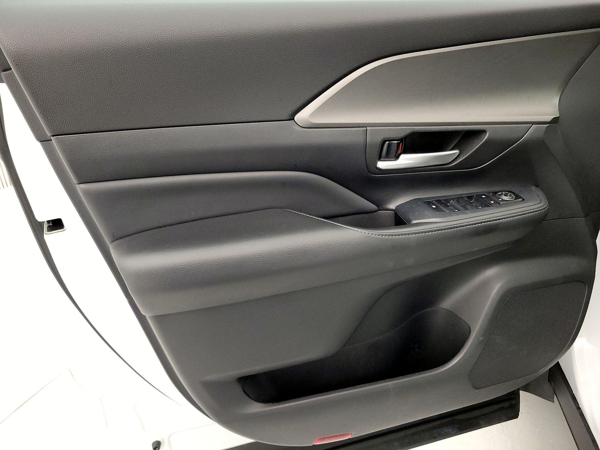 Thumbnail: 2025 Toyota Highlander - 12