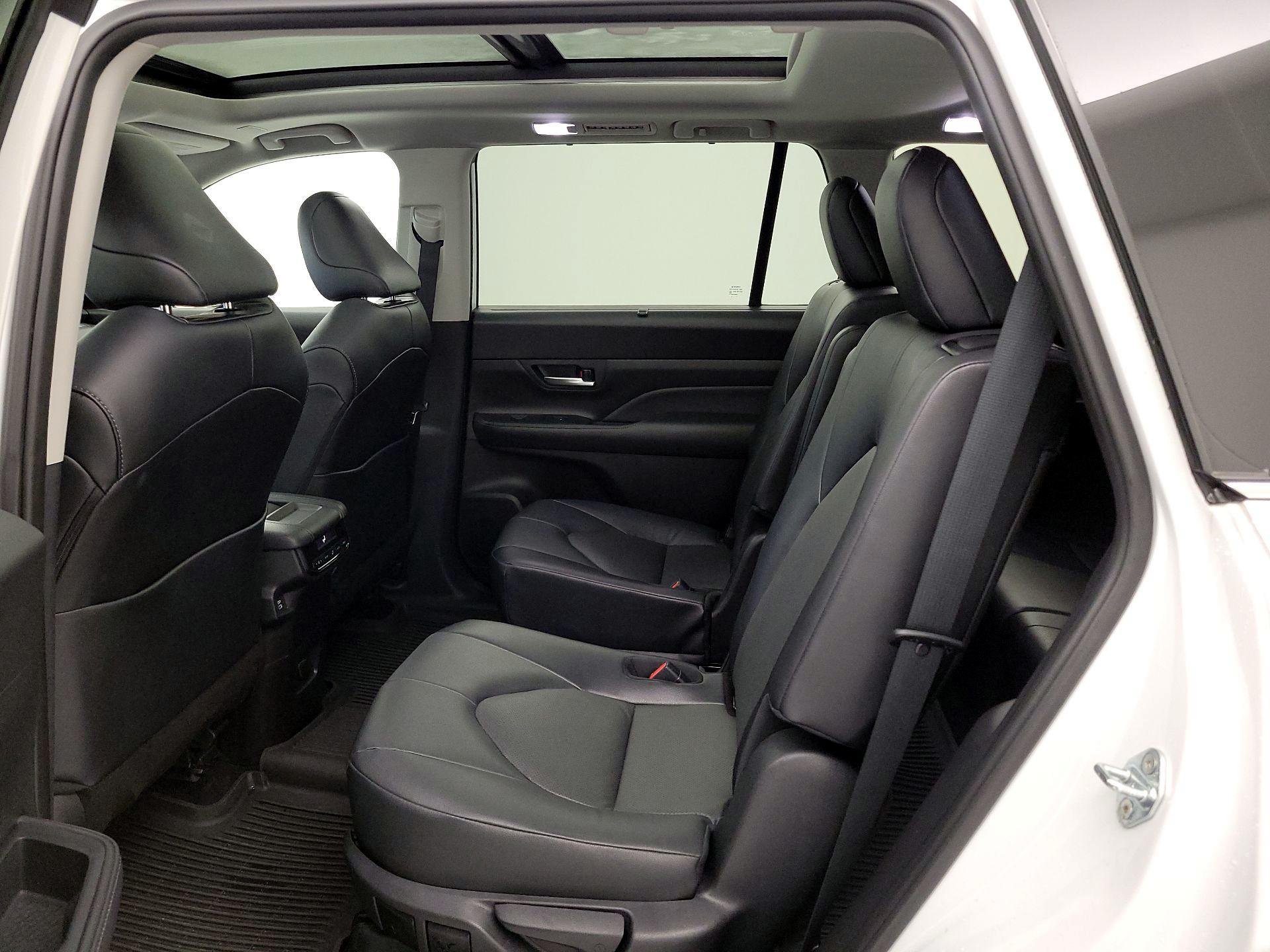 Thumbnail: 2025 Toyota Highlander - 20