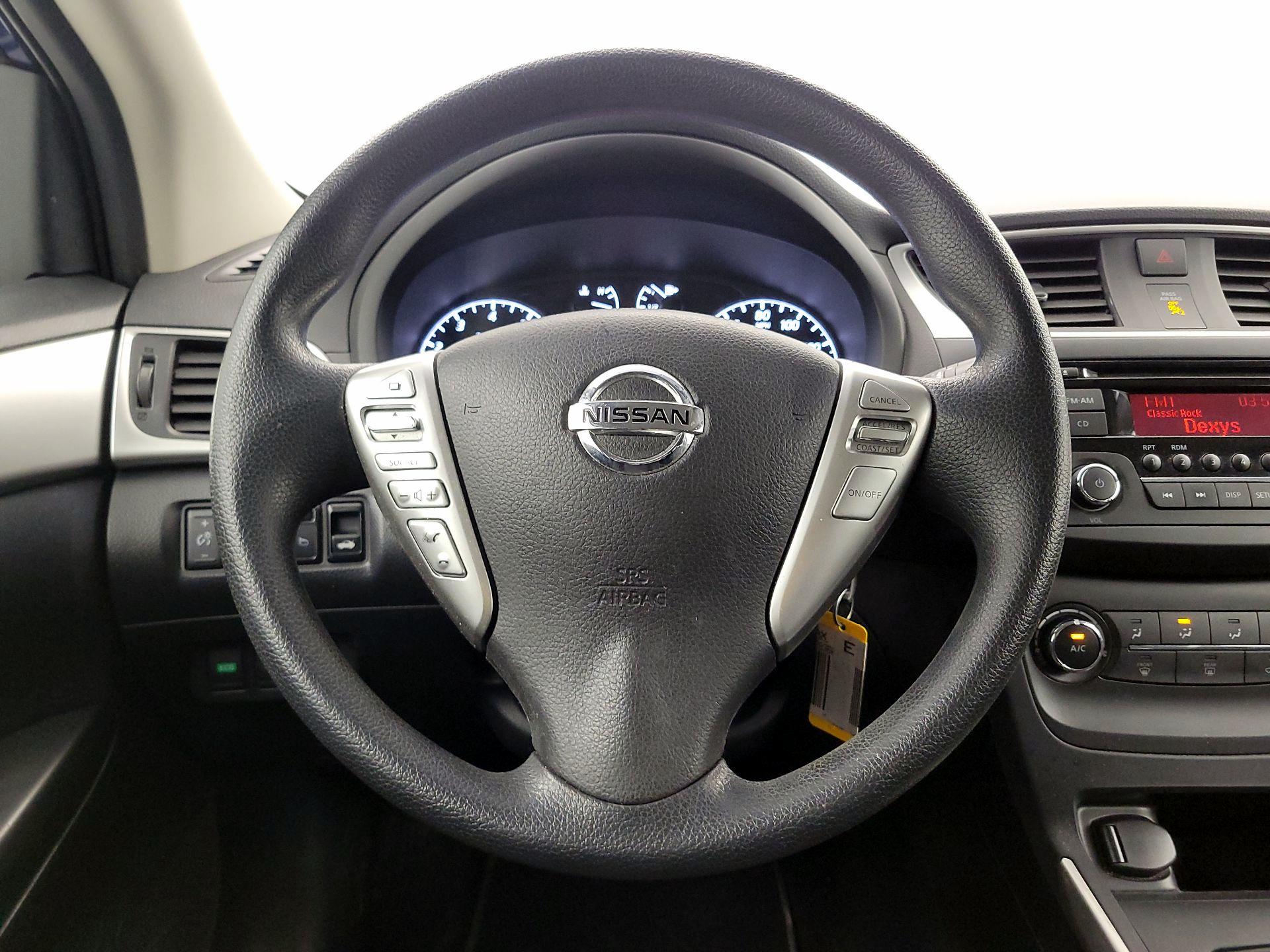 Thumbnail: 2016 Nissan Sentra - 10