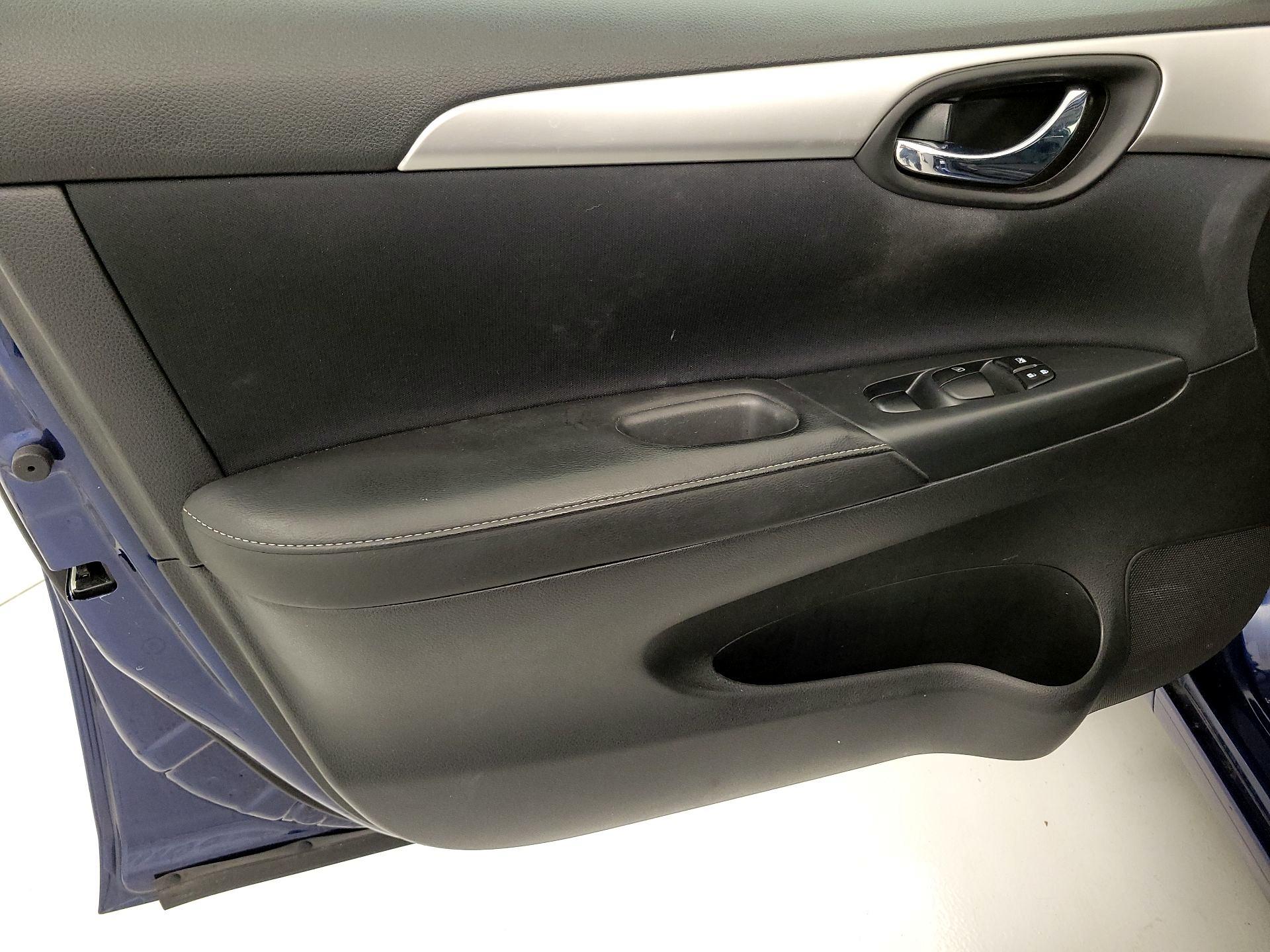 Thumbnail: 2016 Nissan Sentra - 12