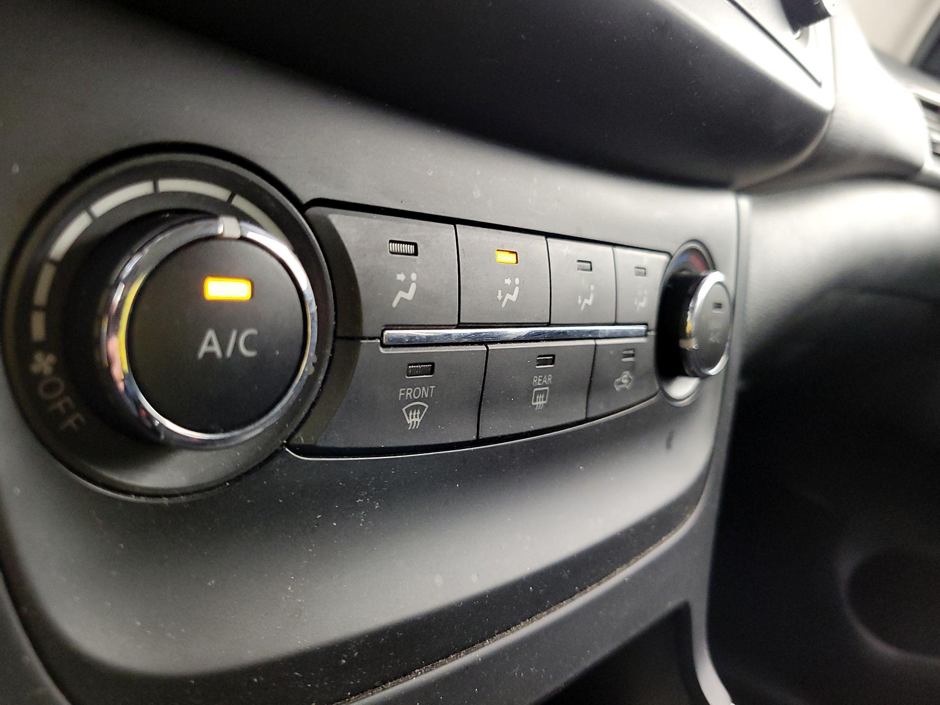 Thumbnail: 2016 Nissan Sentra - 15