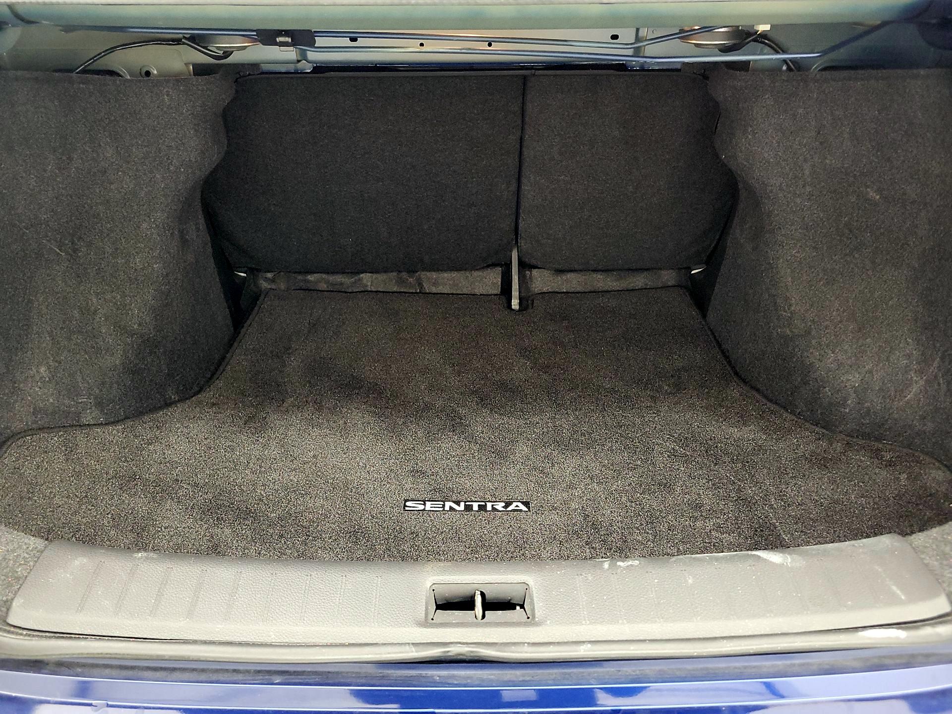 Thumbnail: 2016 Nissan Sentra - 19