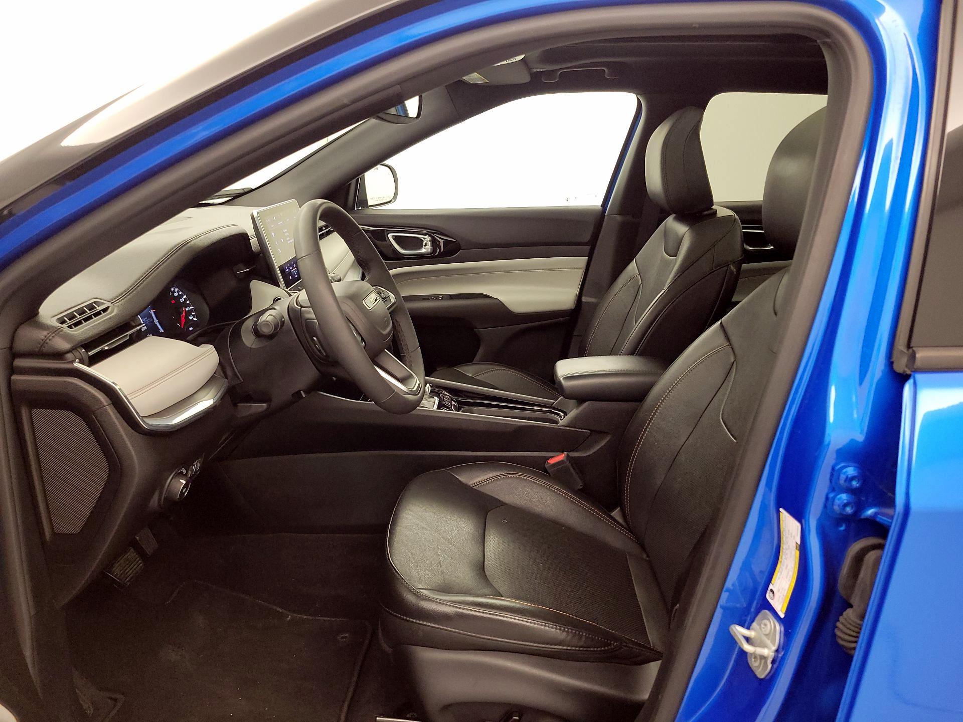 Thumbnail: 2023 Jeep Compass - 11