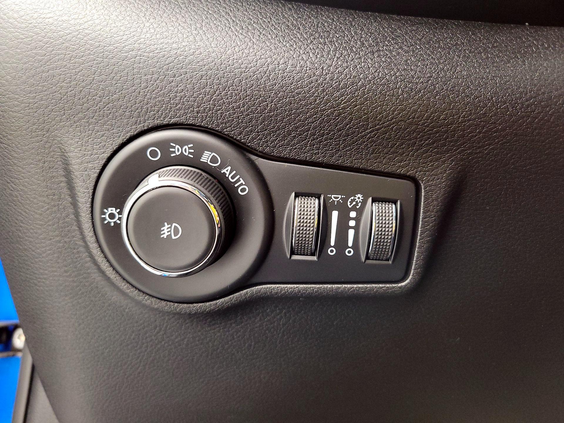 Thumbnail: 2023 Jeep Compass - 13