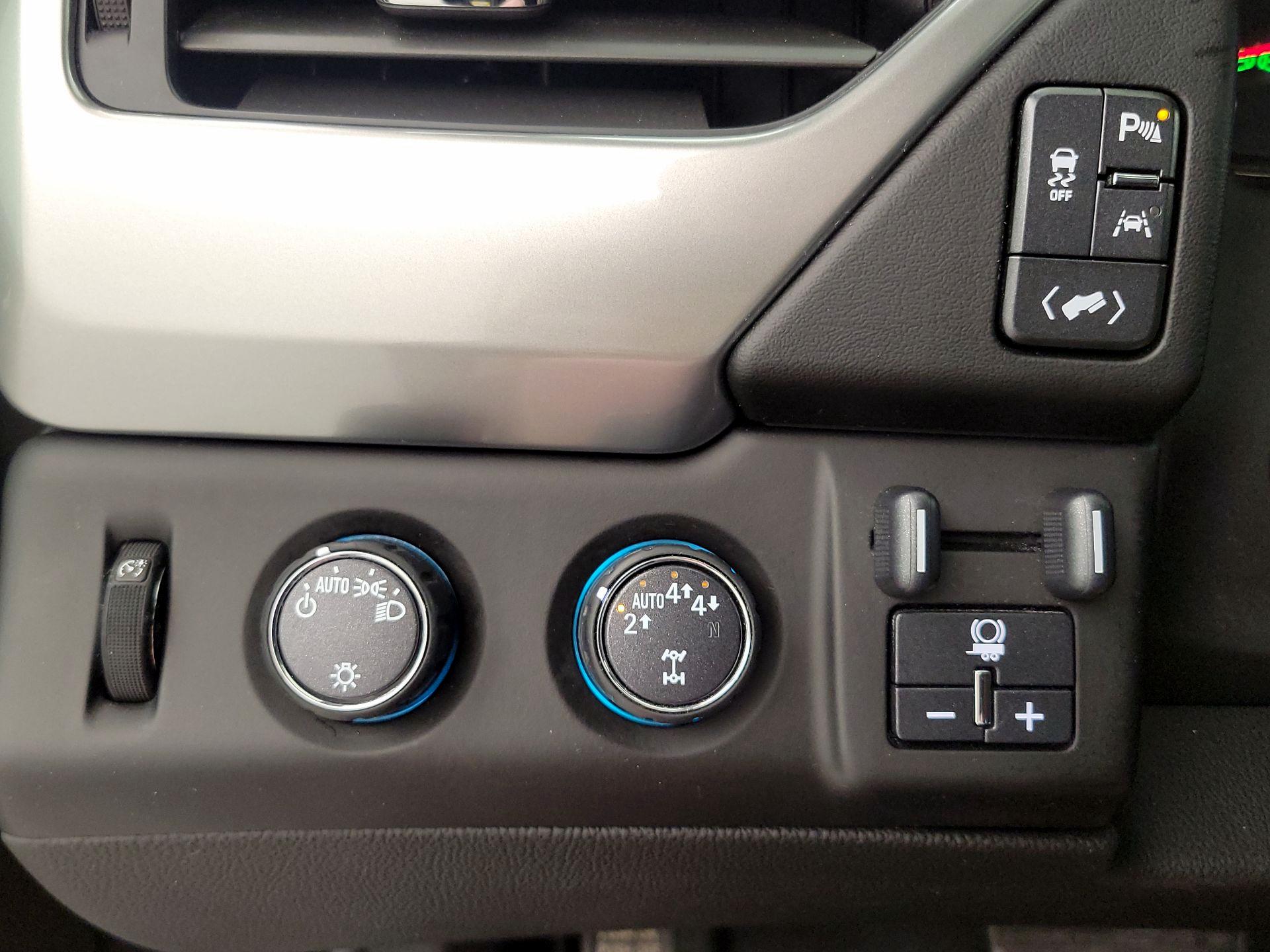 Thumbnail: 2020 Chevrolet Tahoe - 13