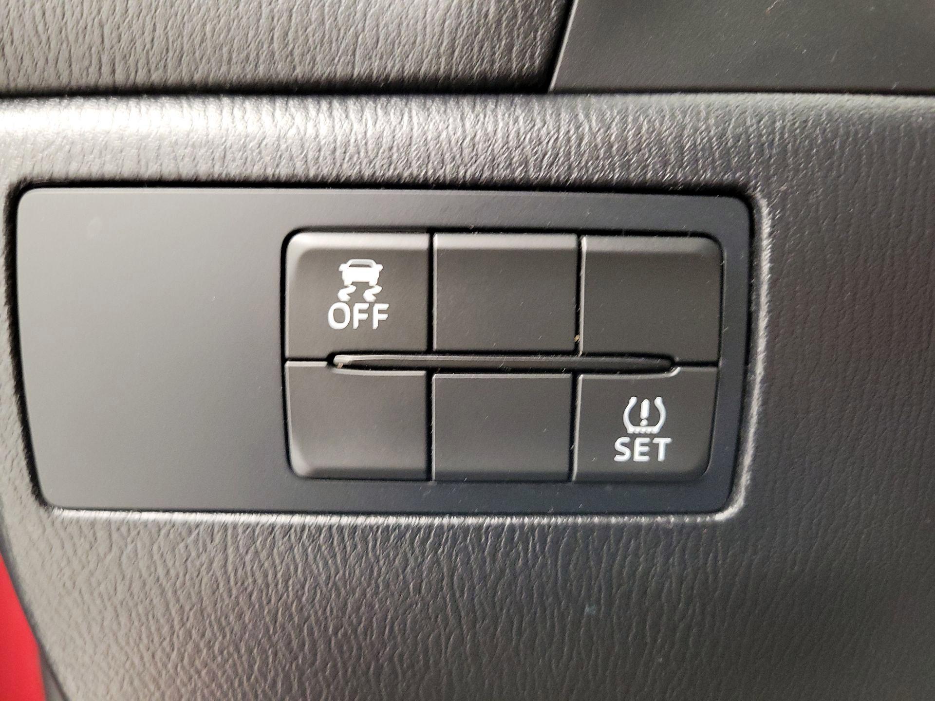 Thumbnail: 2017 Mazda Mazda3 - 13