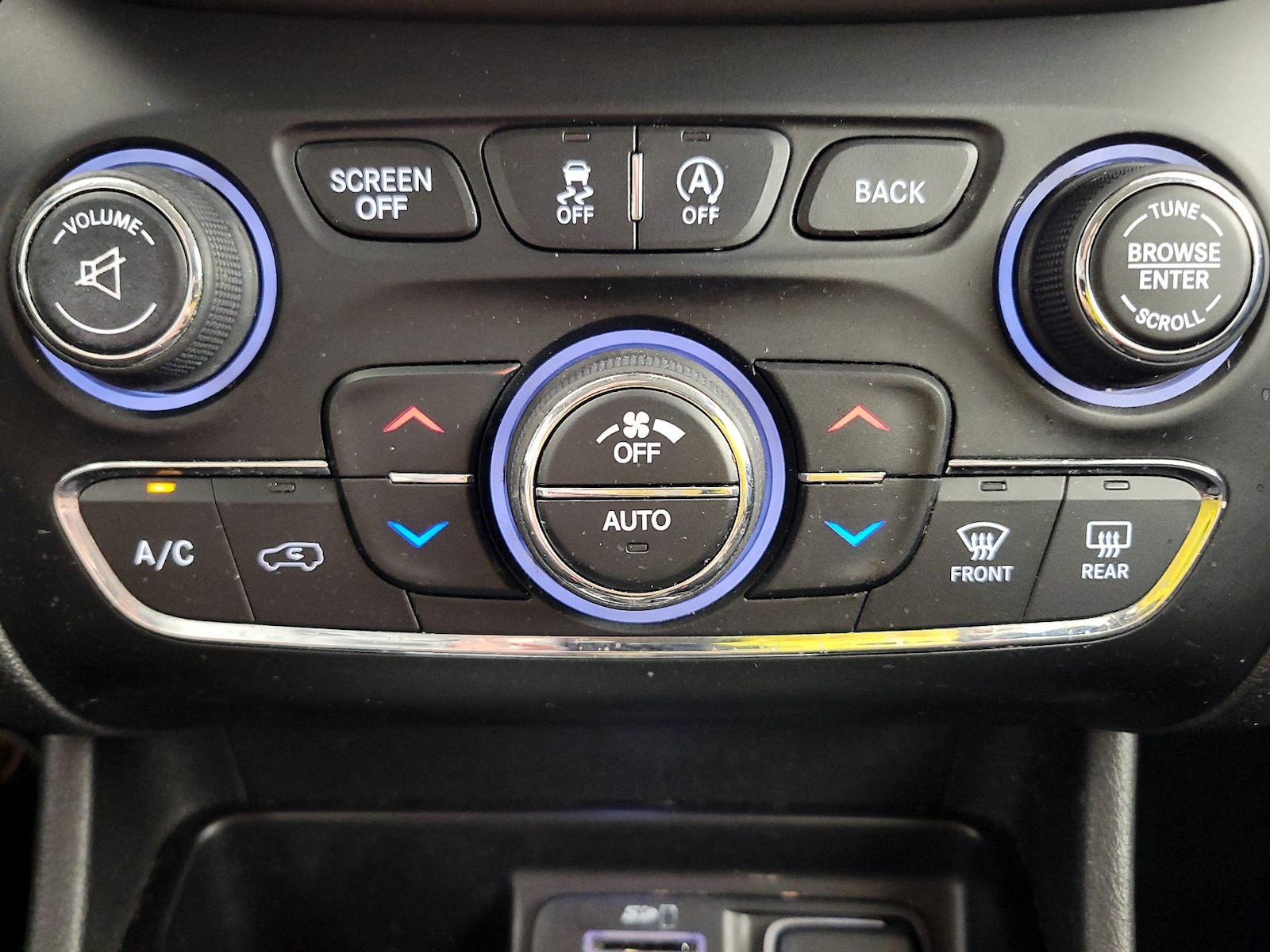 2015 Jeep Cherokee Latitude - Photo 17