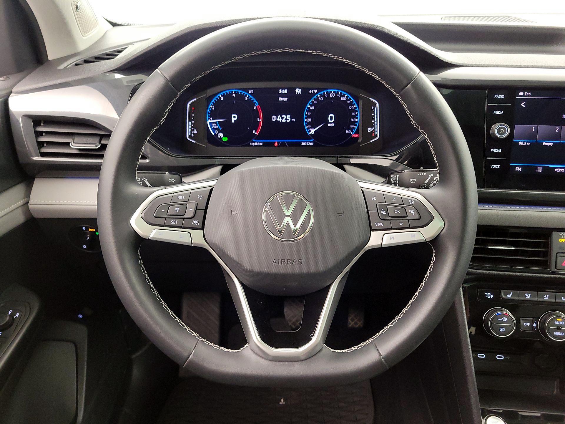 Thumbnail: 2022 Volkswagen Taos - 10