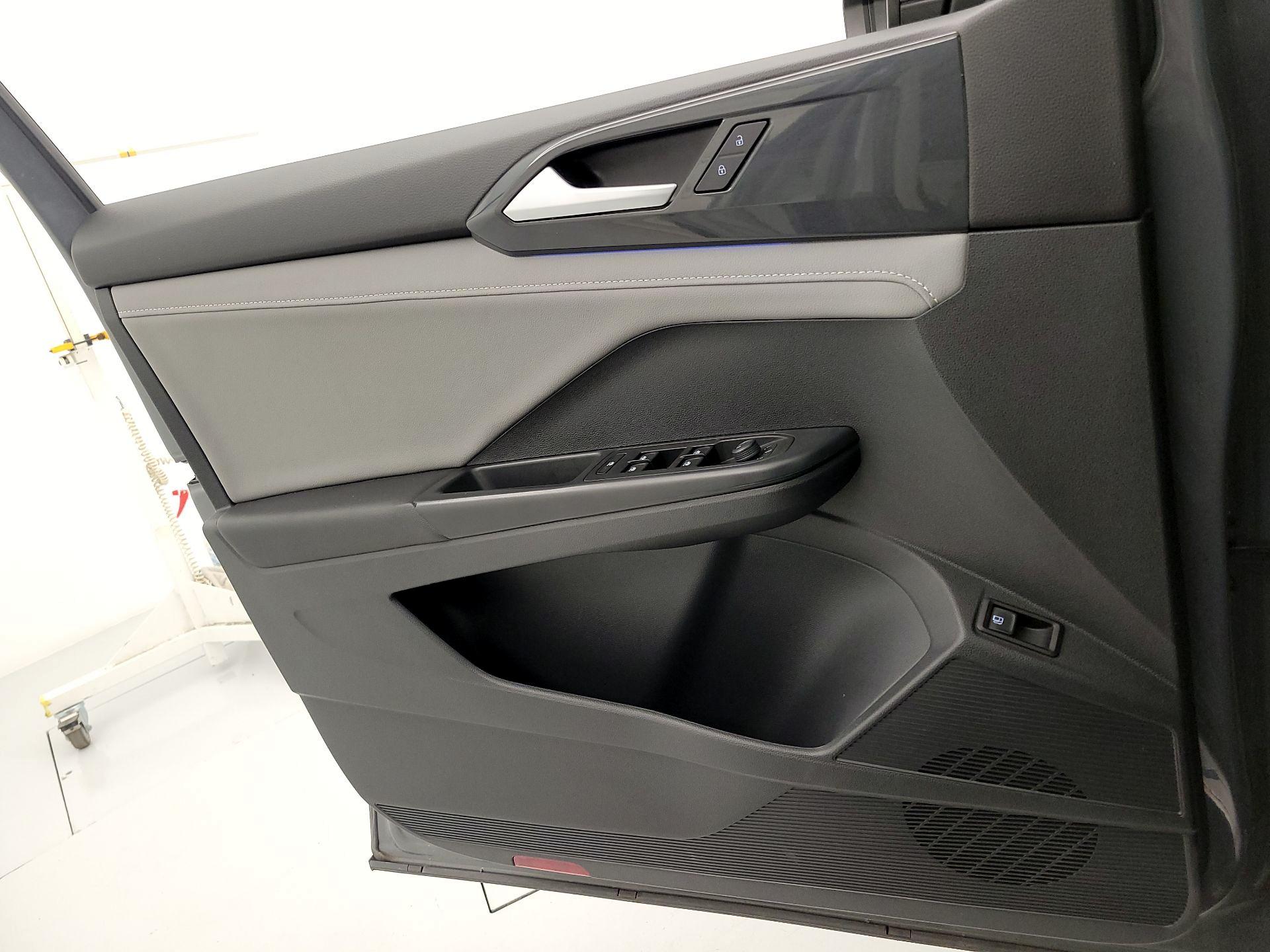 Thumbnail: 2022 Volkswagen Taos - 12